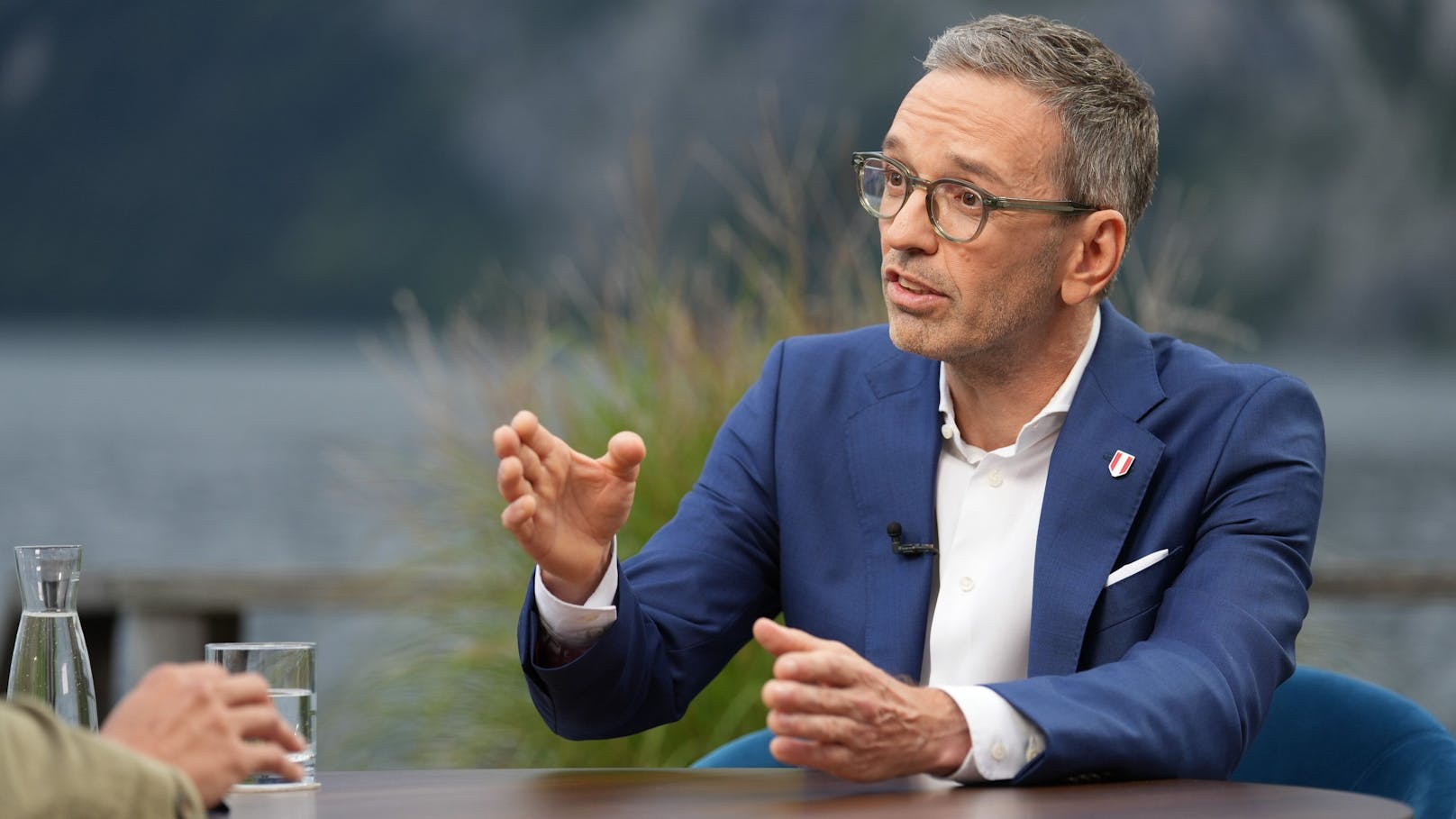 FPÖ-Chef Herbert Kickl zu Gast im ORF-Sommergespräch 2024 bei Martin Thür am Traunsee (OÖ)