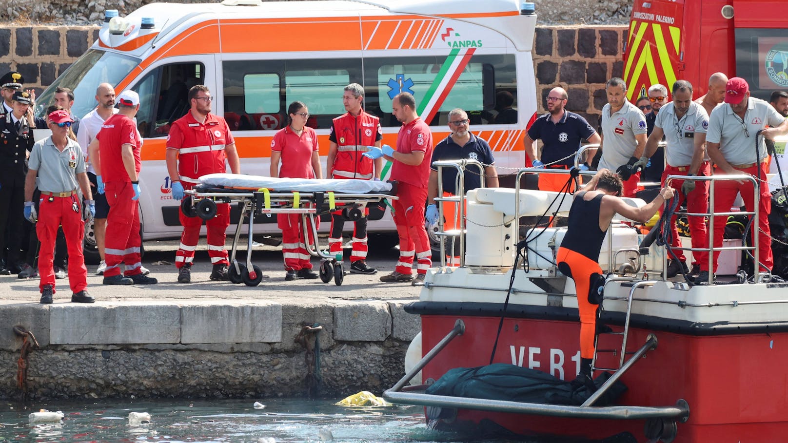 Pro Tag seien jeweils 70 Taucher im Einsatz gestanden, um nach den Vermissten zu suchen.