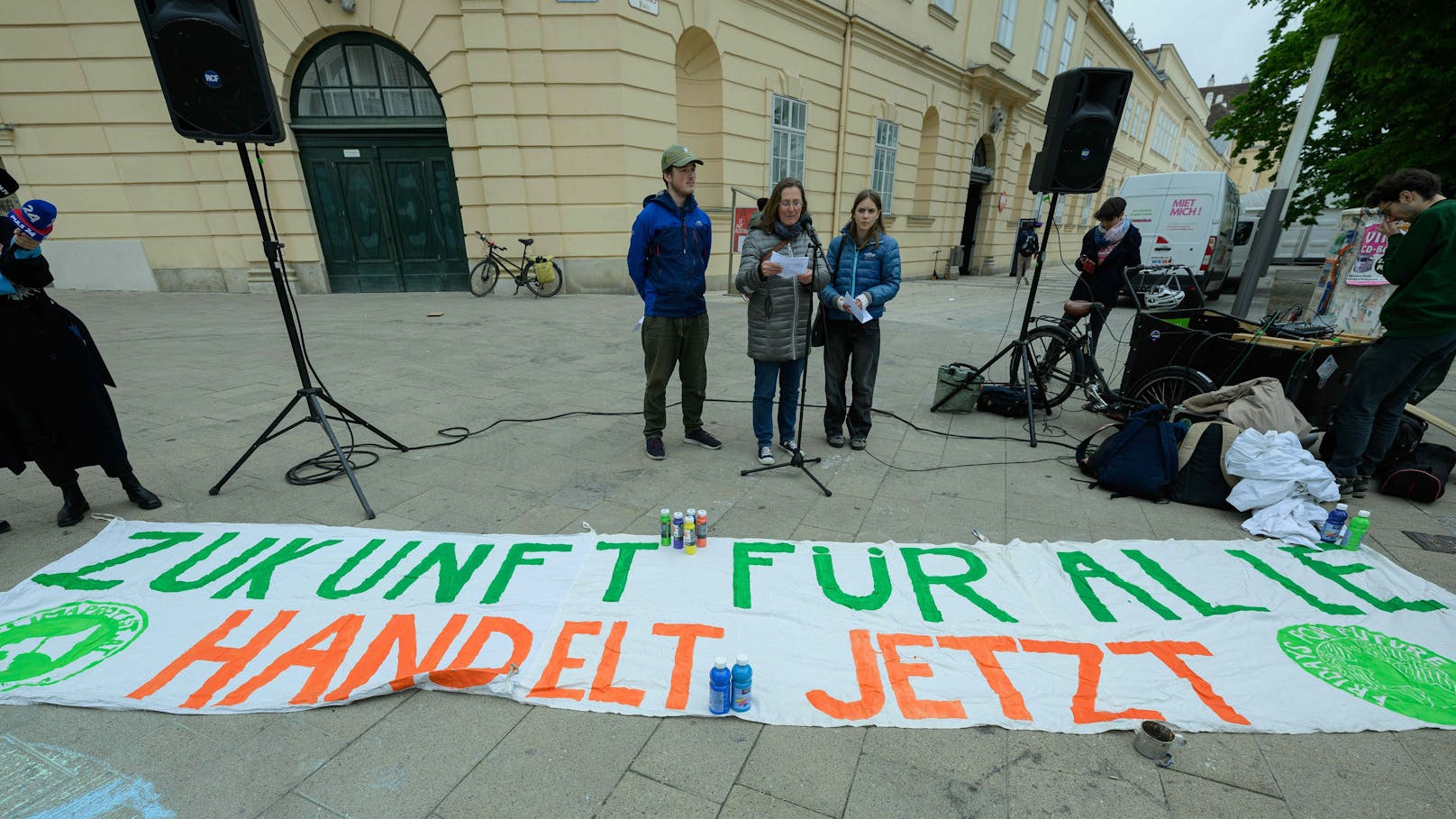 Klima-Aktivisten kündigen Protest vor Kanzleramt an