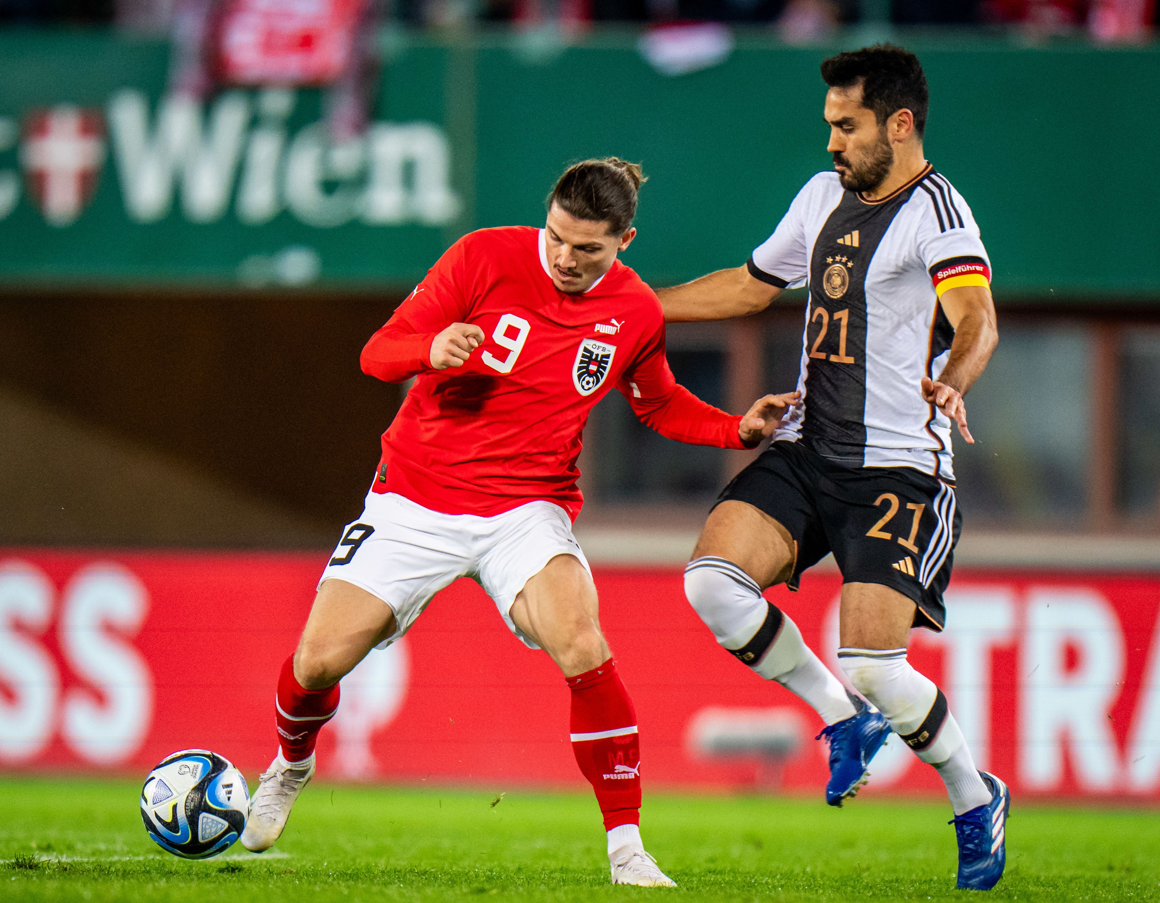 Gündogan (r) im Duell mit Sabitzer