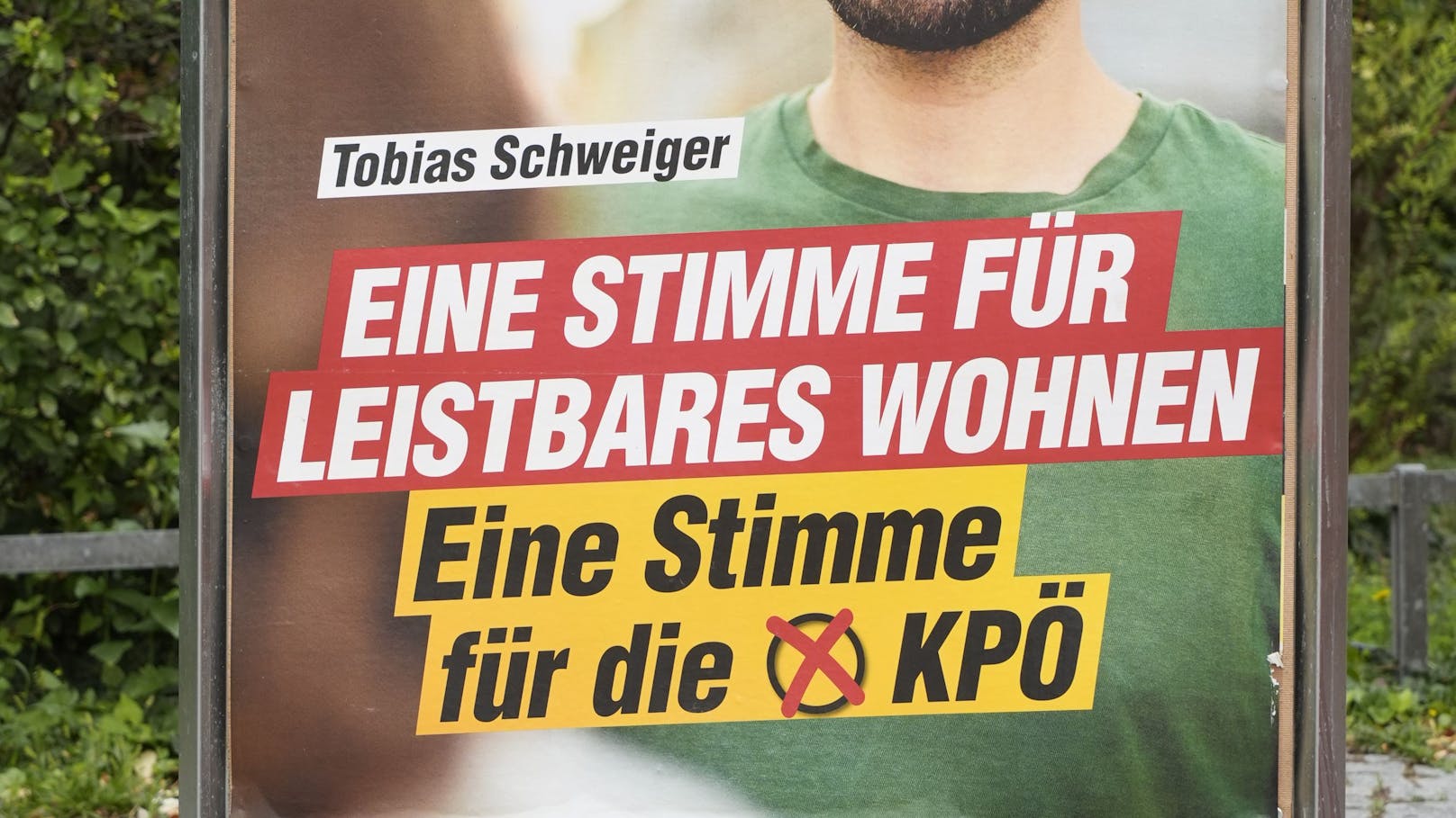 Die KPÖ präsentierte am Dienstag ihre Sujets, für die Nationalratswahl am 29. September. Dabei setzen sie auf ihr Kernthema "günstiges Wohnen".