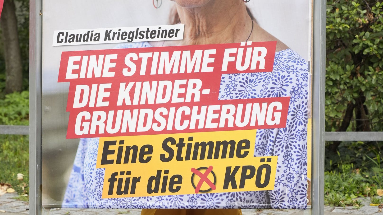 Die KPÖ präsentierte am Dienstag ihre Sujets, für die Nationalratswahl am 29. September. Dabei setzen sie auf ihr Kernthema "günstiges Wohnen".