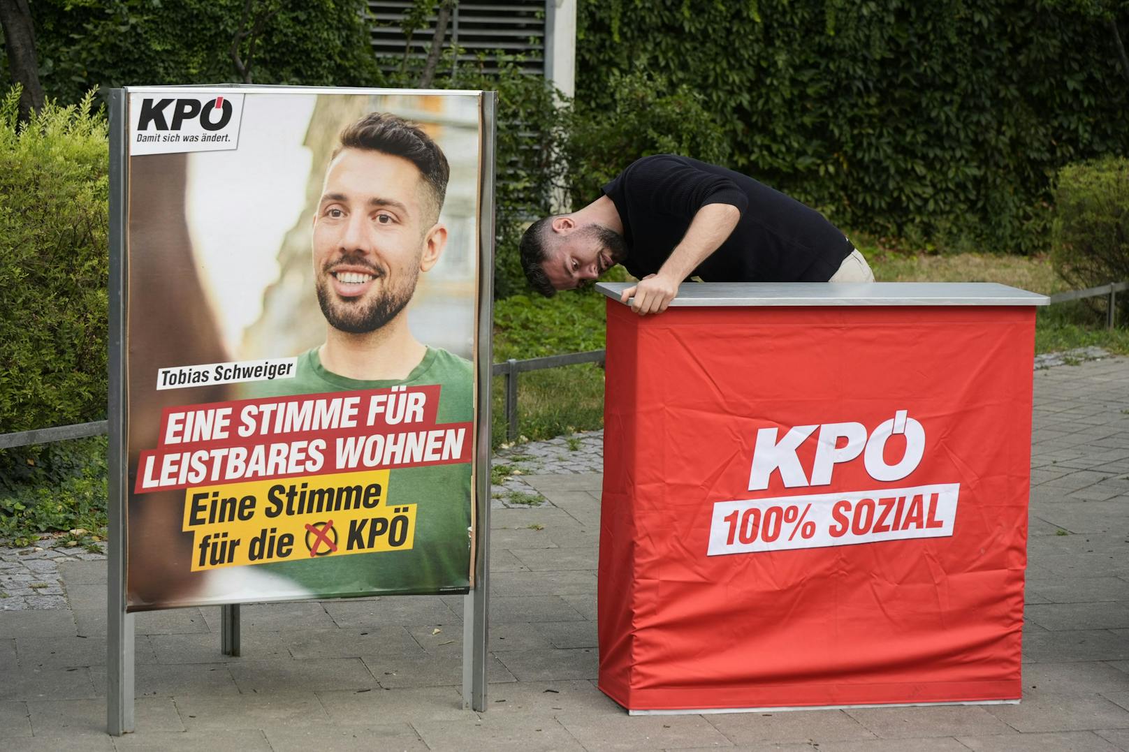 Die KPÖ präsentierte am Dienstag ihre Sujets, für die Nationalratswahl am 29. September. Dabei setzen sie auf ihr Kernthema "günstiges Wohnen".