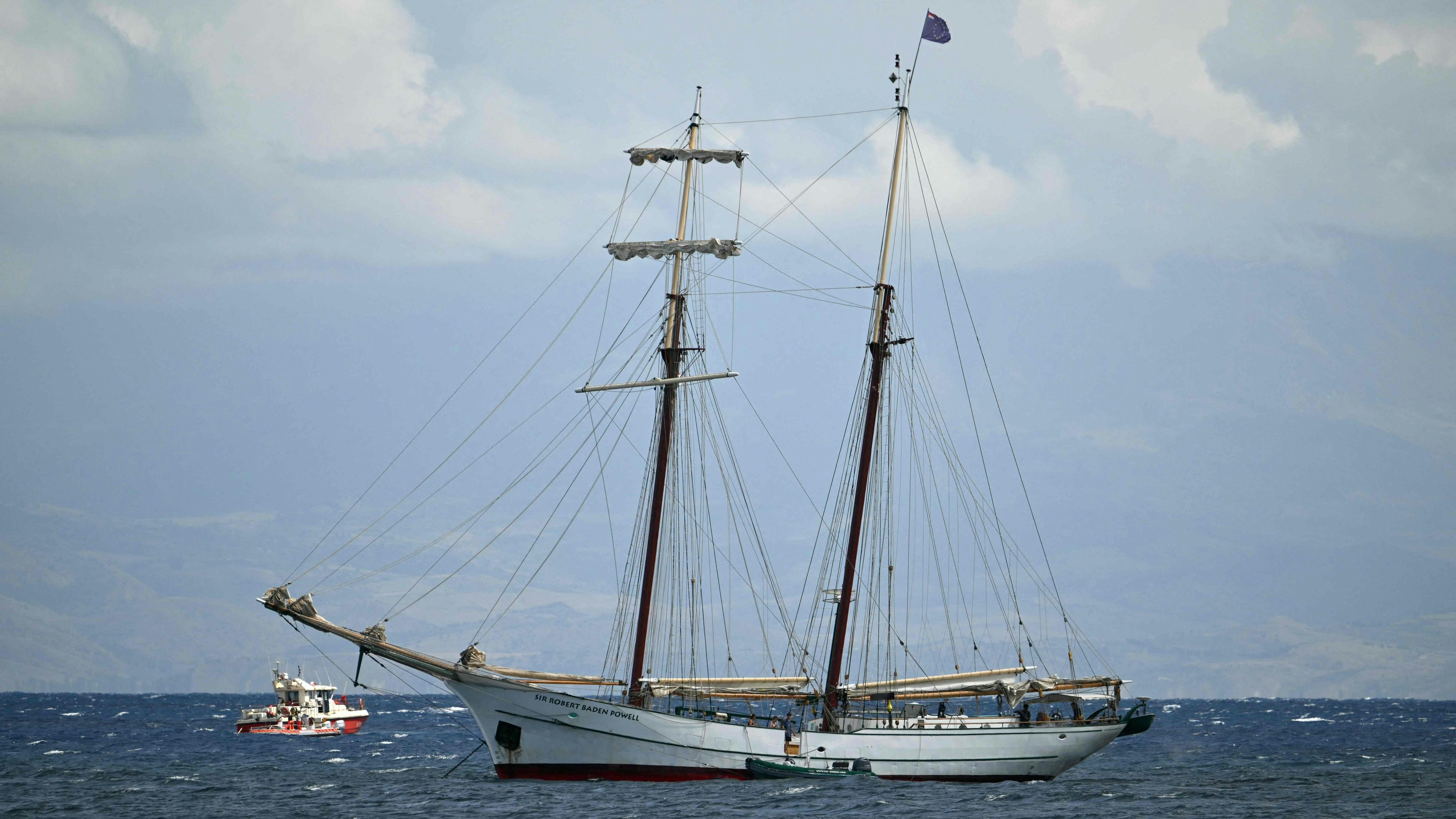 Das Segelschiff "Sir Robert Baden Powell" vom deutschen Kapitän Karsten Borner war als erstes bei der "Bayesian" …