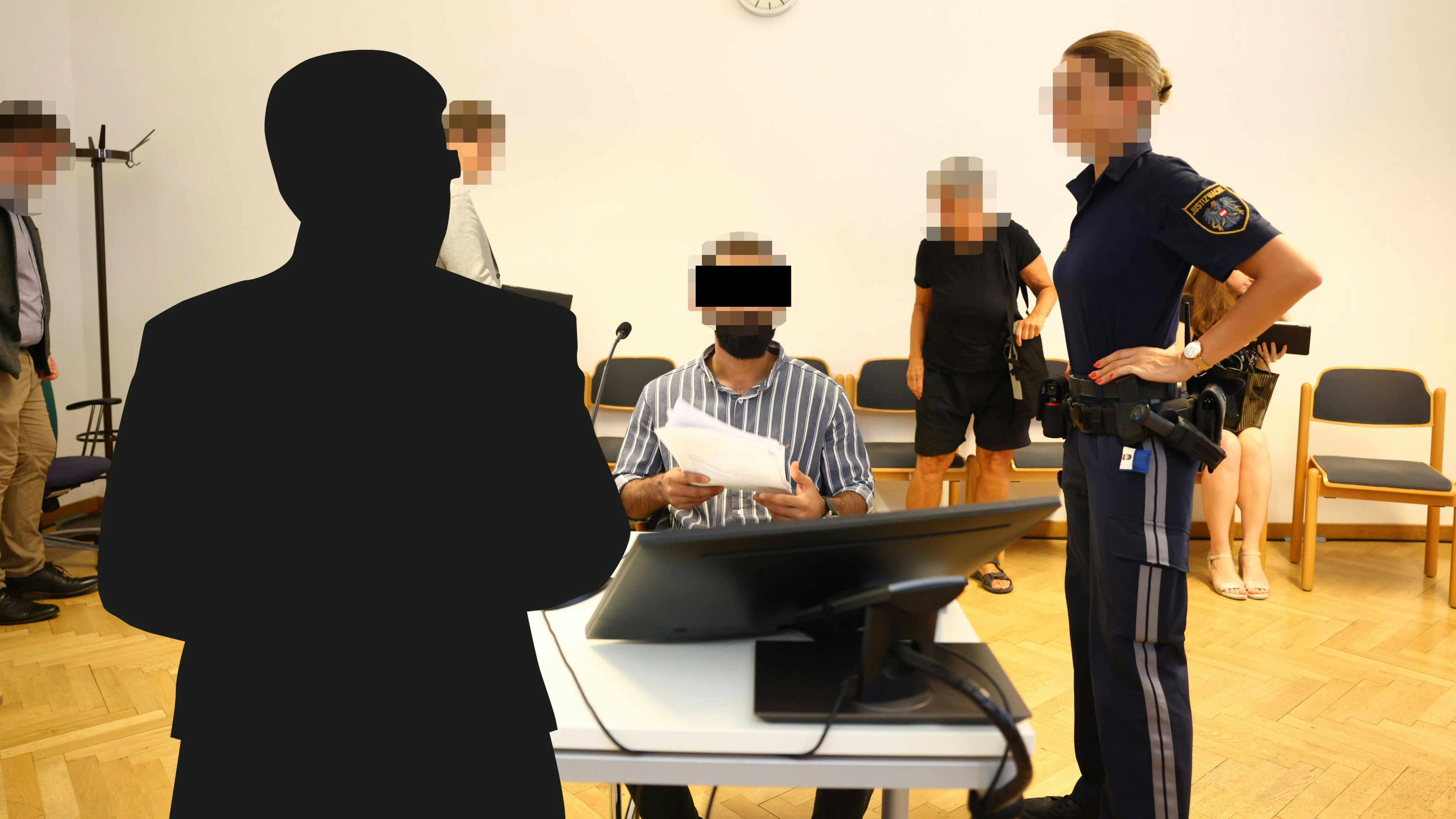 Heute.at - Flüchtlinge hausten in AMS-Büro – Hintermann taucht ab