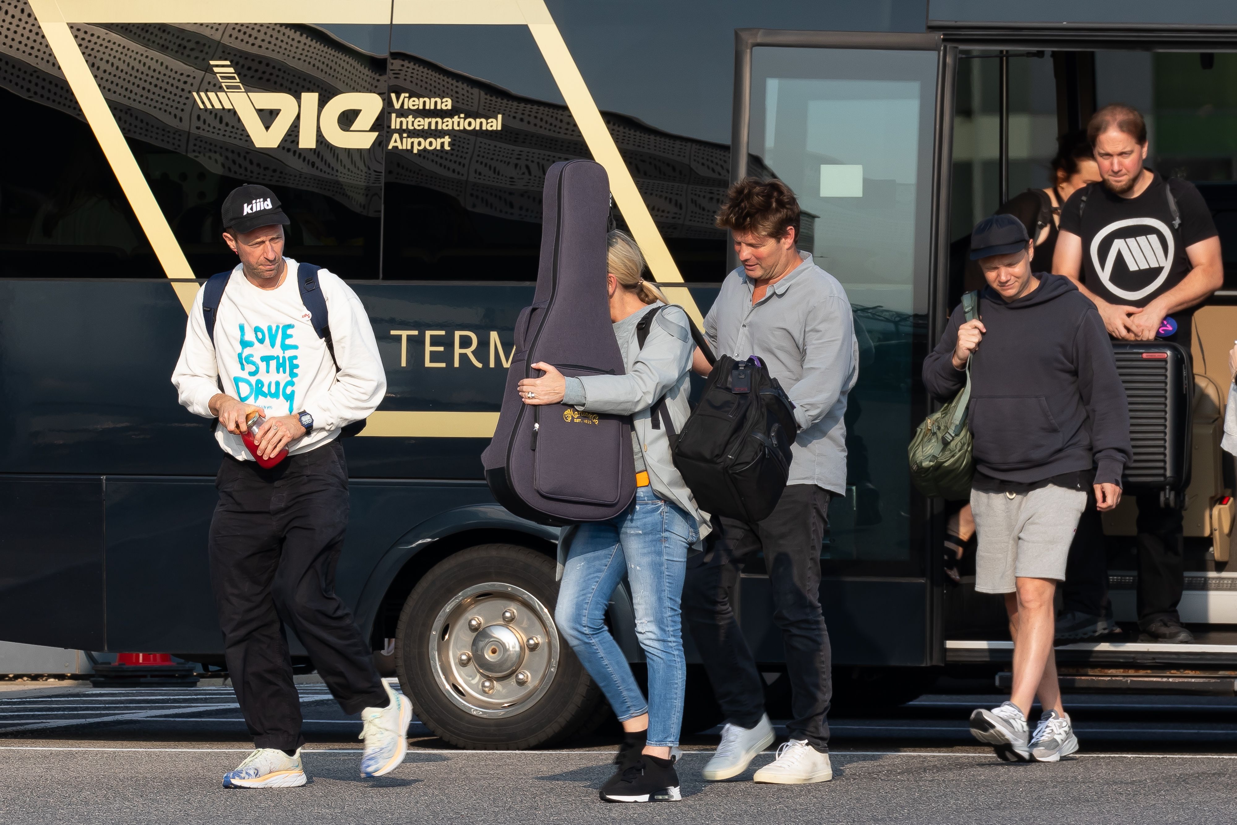 Am Montagabend wurde Coldplay Sänger Chris Martin am Flughafen in Wien gesichtet.