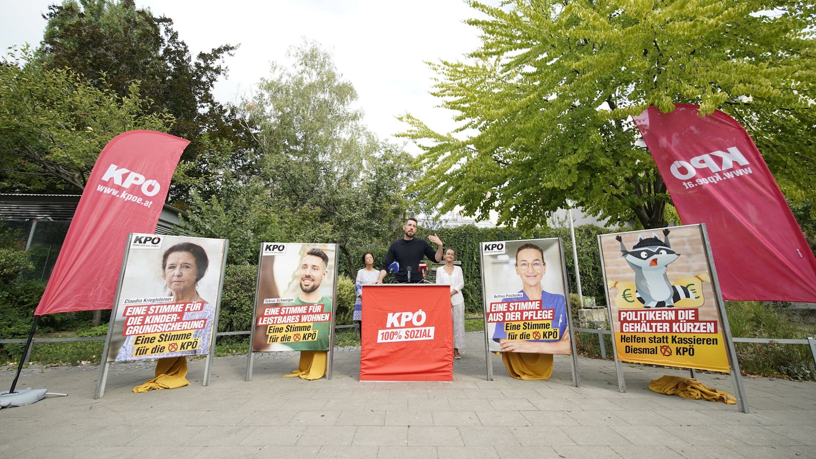 Die KPÖ präsentierte am Dienstag ihre Sujets, für die Nationalratswahl am 29. September. Dabei setzen sie auf ihr Kernthema "günstiges Wohnen".