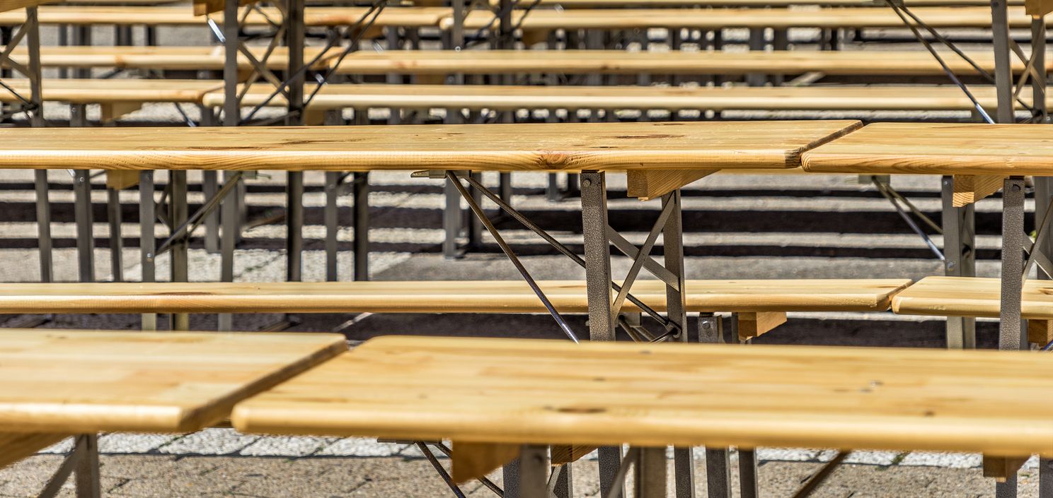 Der Mann und die Frau wurden durch den Sturz schwer verletzt. (Symbolbild)