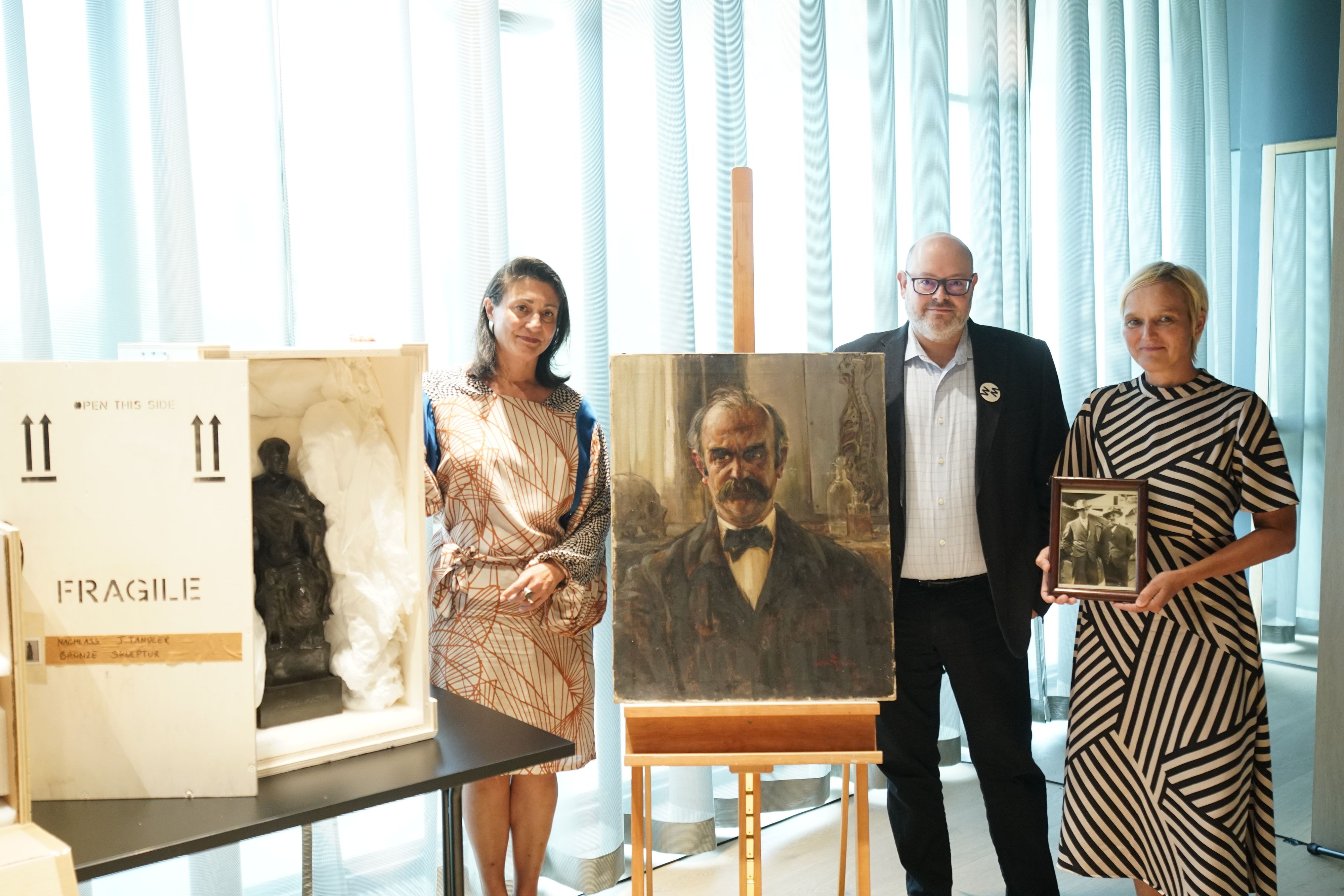 Kulturstadträtin Veronica Kaup-Hasler, Matti Bunzl, Direktor des Wien Museums und Anita Eichinger, Direktorin der Wienbibliothek (v.l.)