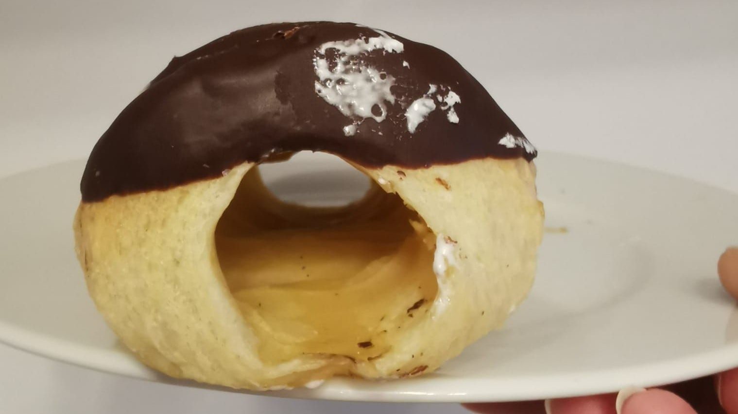 Auf der Rolle klebte zwar ein bisschen Schaum, im Inneren war sie aber komplett leer.