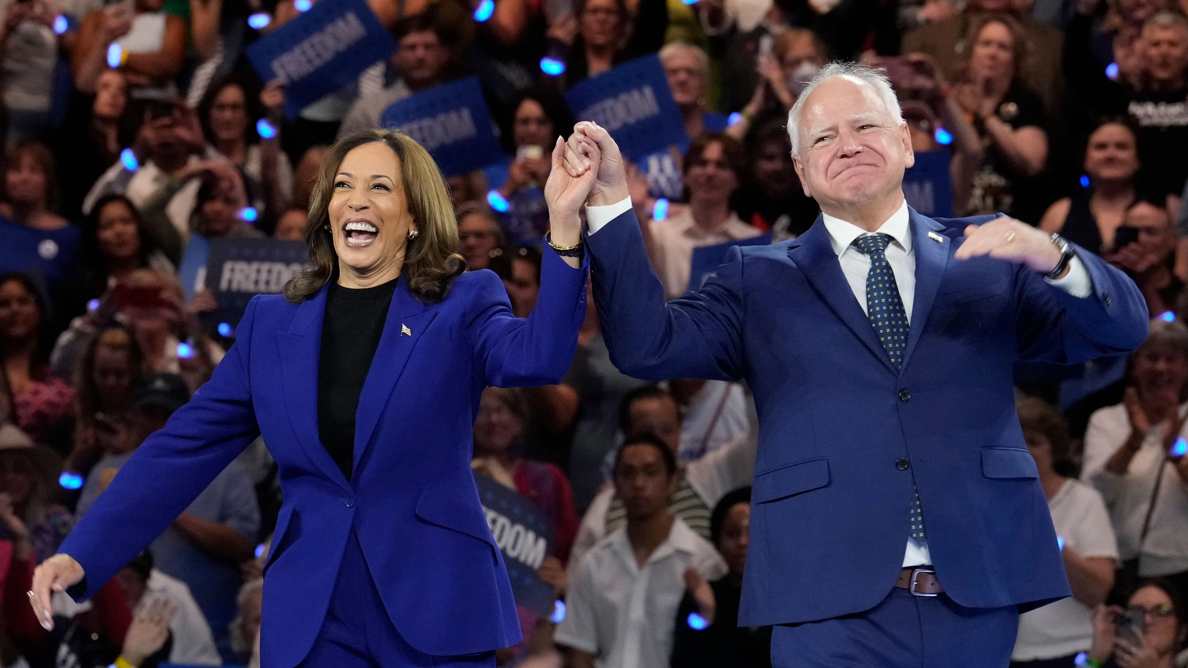 Kamala Harris (hier mit Vize Tim Walz) folgte Biden nach und scheiterte