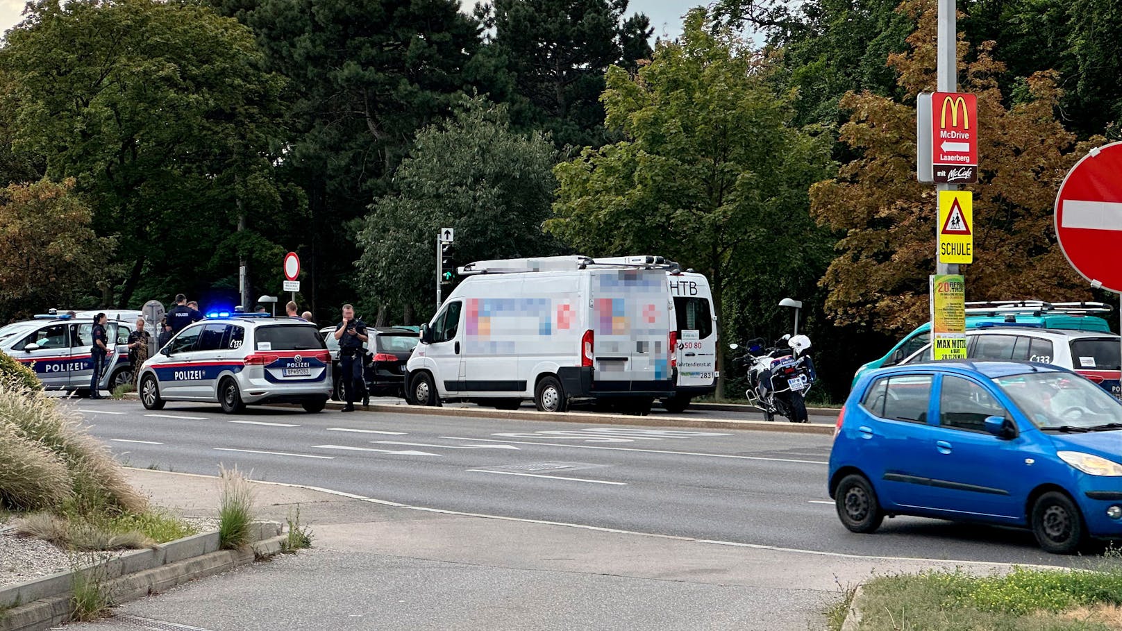 Teenie stiehlt Auto, Vater fährt nach und holt Polizei