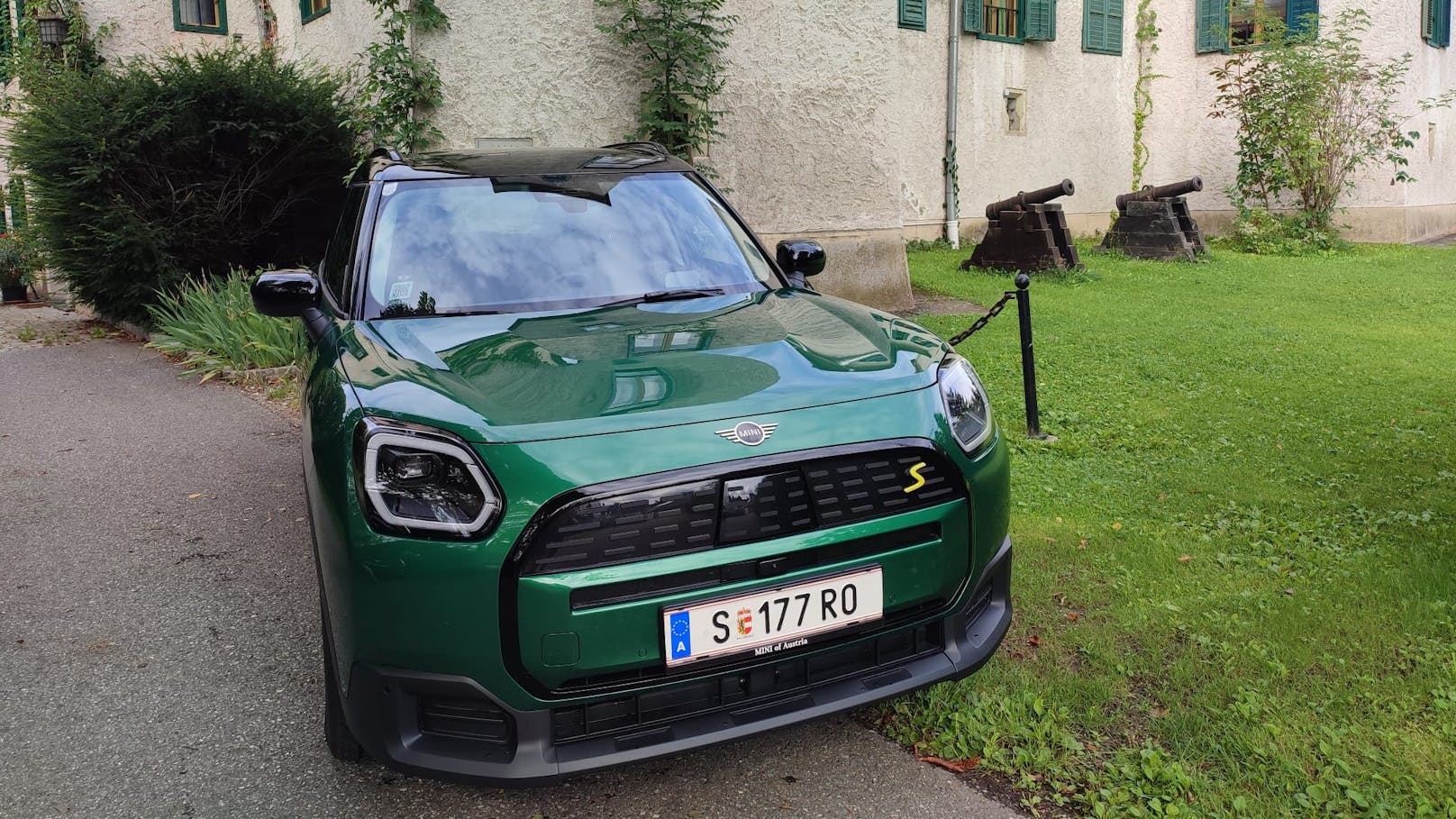 Der neue Mini Countryman ist ordentlich gewachsen (13 Zentimeter in der Länge) und baut nun auf der selben Plattform auf, wie der BMW X1.