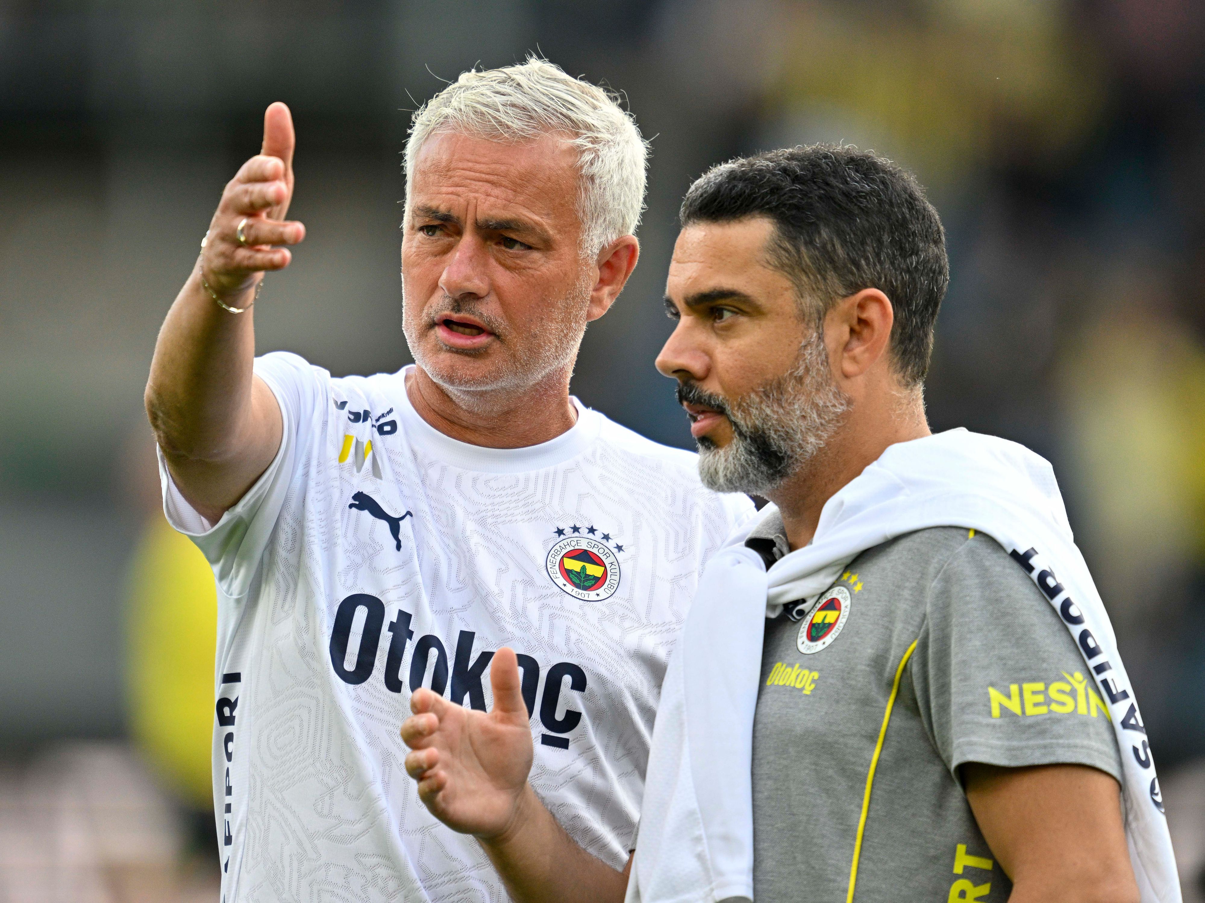 Jose Mourinho lernt die Eigenheiten der türkischen Liga kennen.