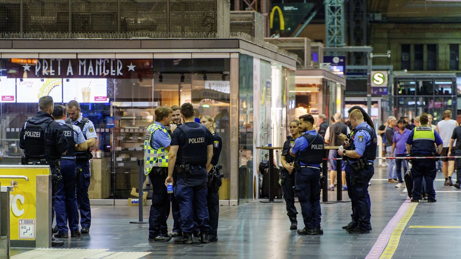 Mann am Bahnhof Frankfurt mit Kopfschuss getötet