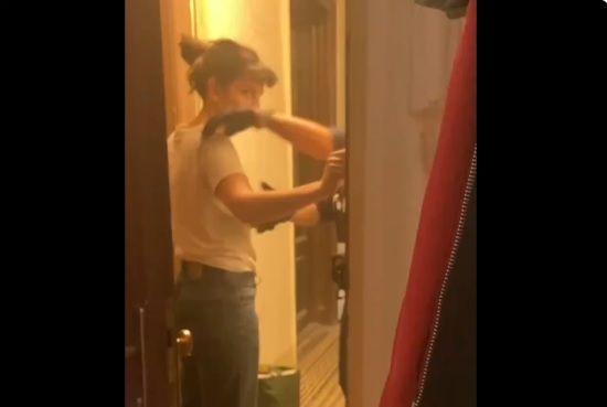 Klima-Kleberin Afra Porsche wurde am Mittwochmorgen in ihrer Wohnung verhaftet.