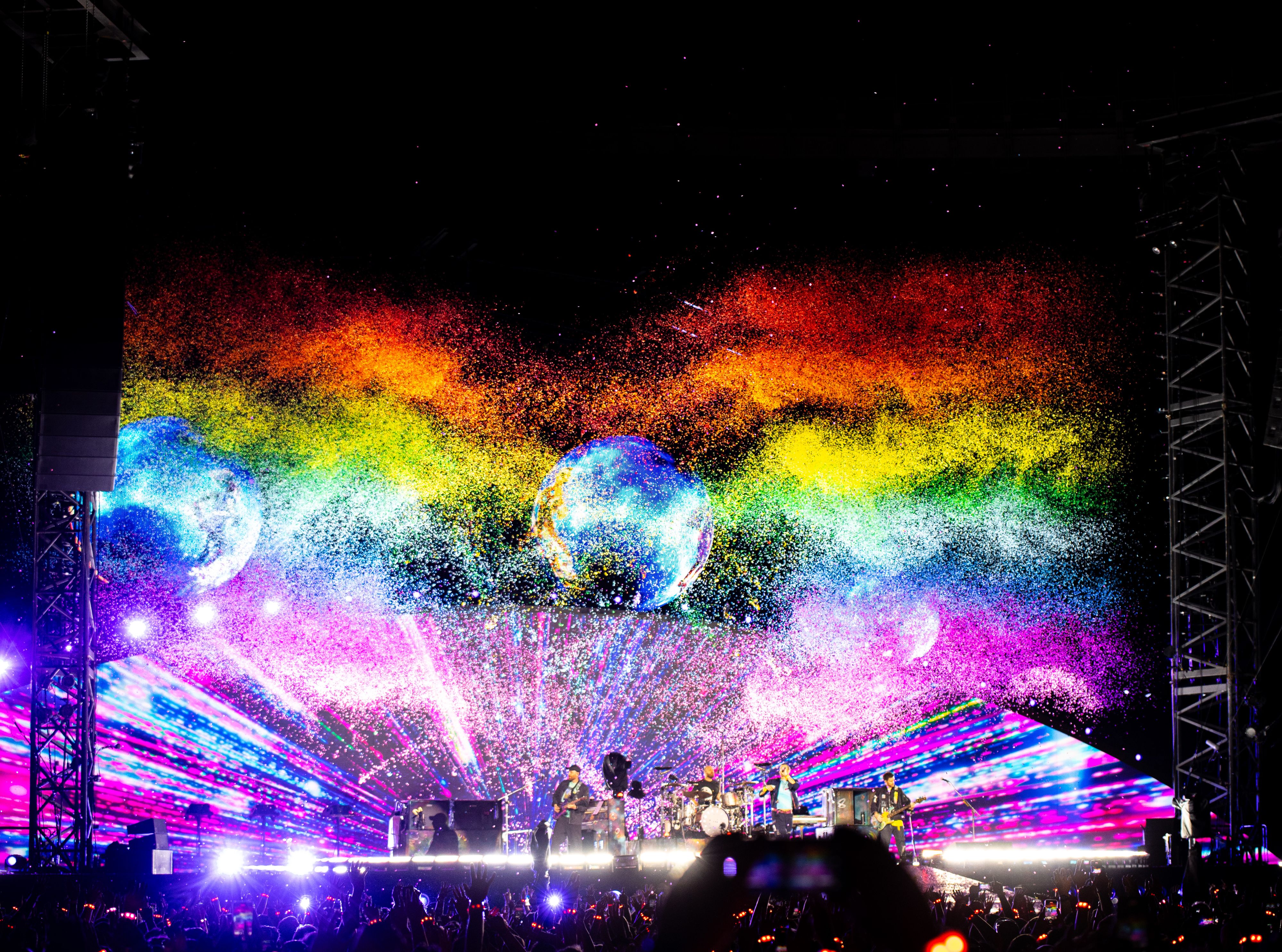 Coldplay begeisterte im Wiener Ernst-Happel-Stadion alte und neue Fans gleichermaßen.