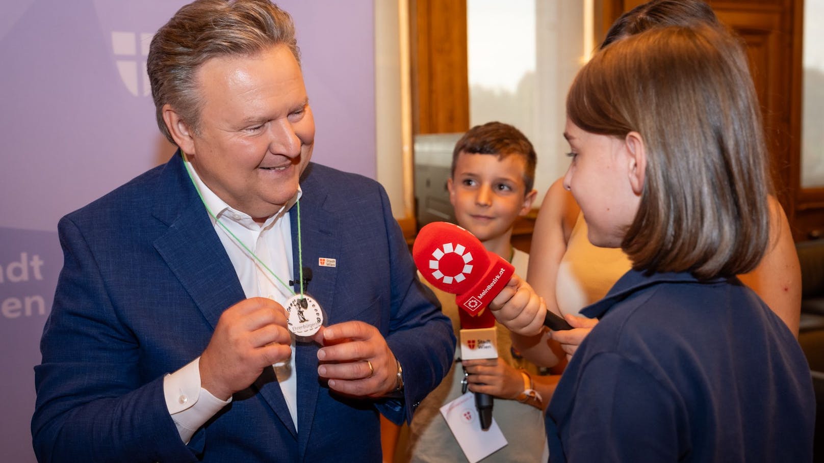 Ludwig wurde von den Kindern zum Ehrenbürger der Kinderstadt ernannt.