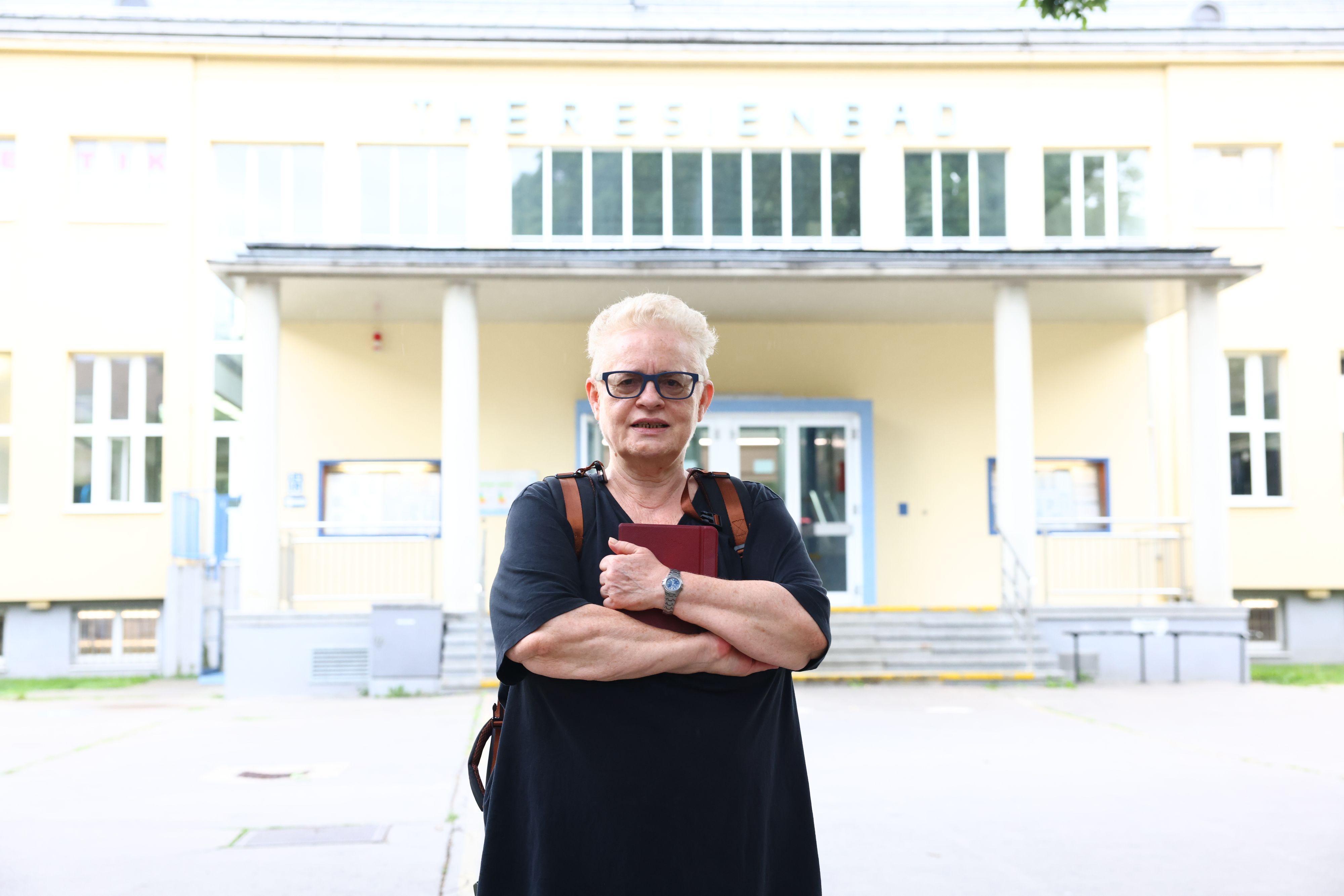 Lisi K. (70) will ein eigenes Frauenabteil mit Kästchen im Theresienbad – doch es gibt nur Unisex-Umkleiden.