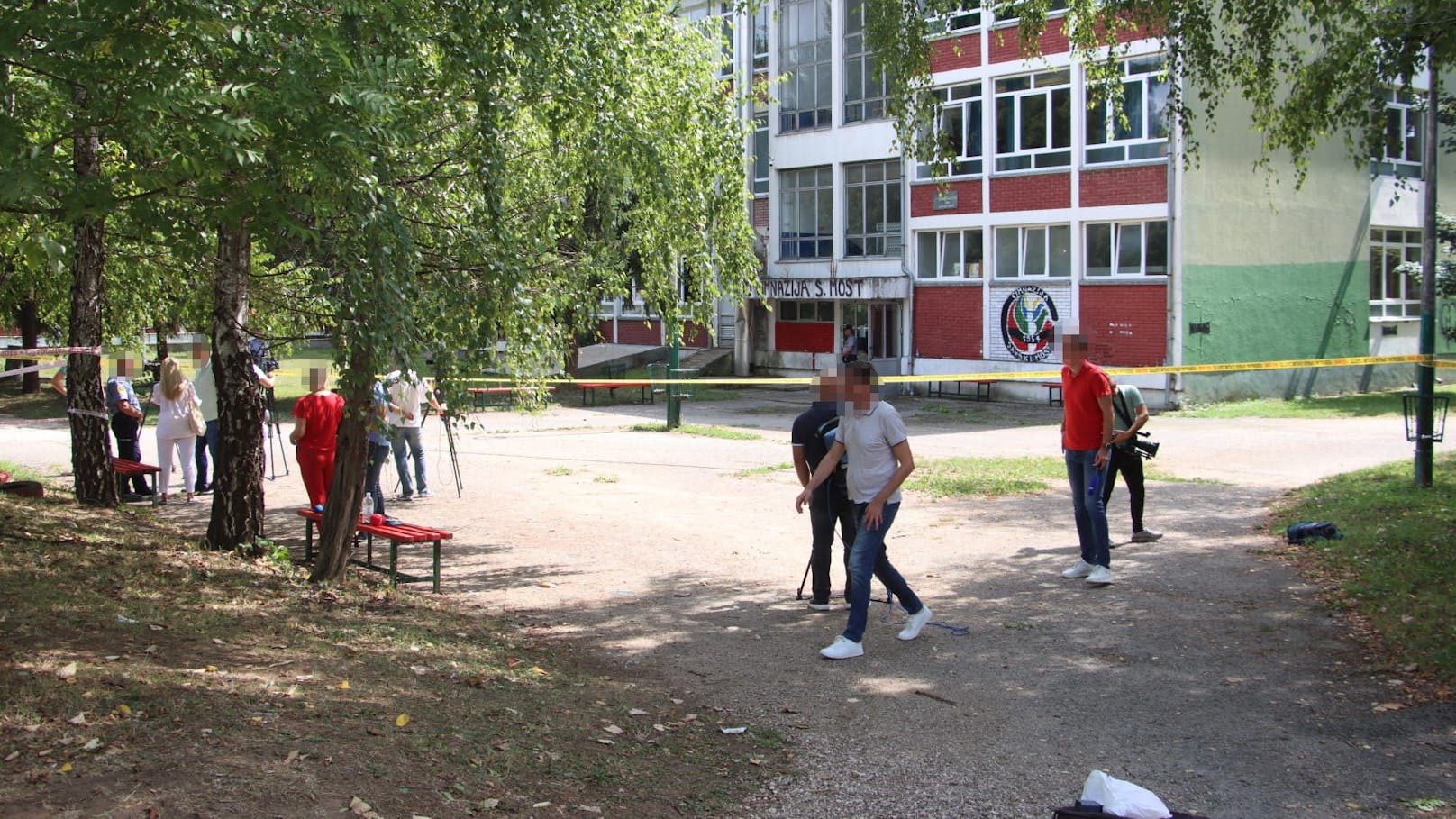 Der Hausmeister eines Gymnasiums erschoss während einer Sitzung drei Personen.