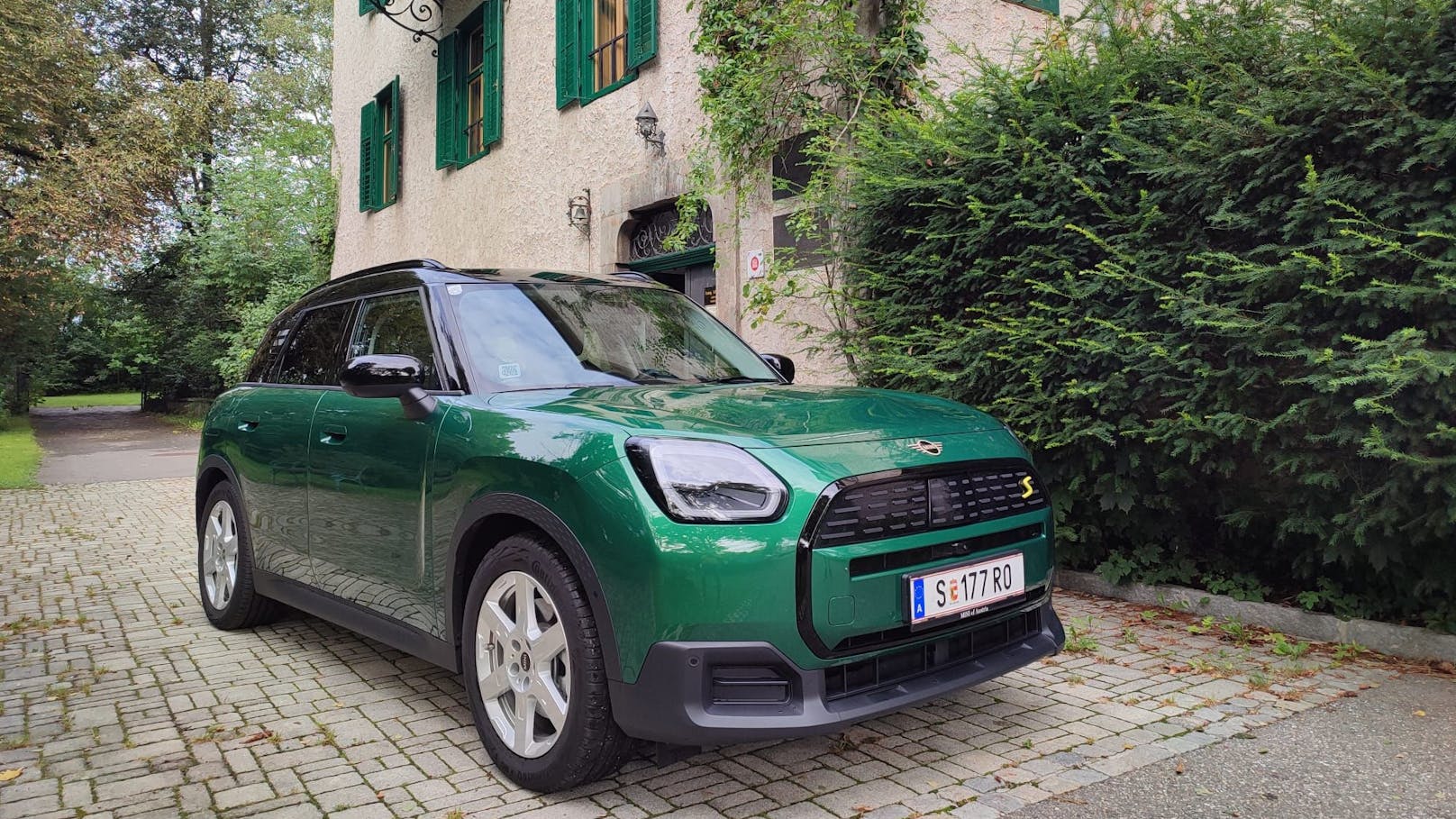 Der neue Mini Coutryman ist ordentlich gewachsen. Die britische Design-Ikone mit deutscher Technik ist nun ein echter SUV für die Familie geworden.