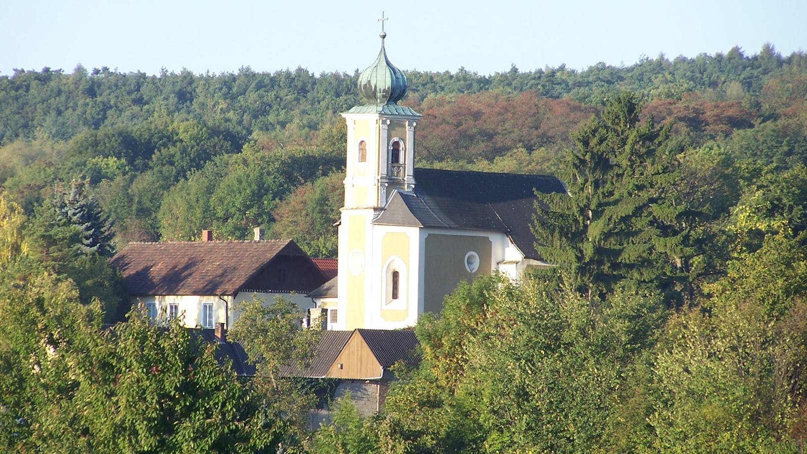 Von 25. August bis 27. Oktober findet wieder Niederösterreichs älteste Konzertreihe statt. Blick auf die Kirche Oberdürnbach, eine der vielen Locations für die Serenadenkonzerte 2024.