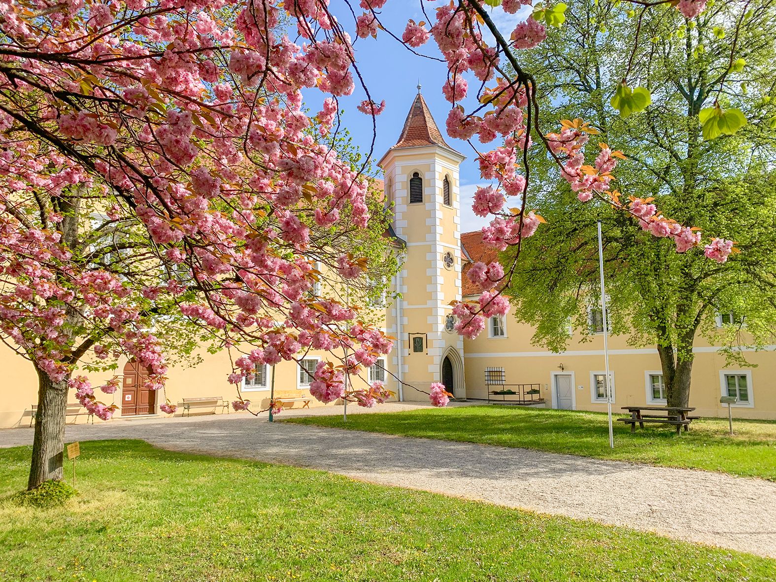 Einer der zehn Veranstaltungsorte der Serenadenkonzerte ist das frisch revitalisierte Schloss Atzenbrugg.