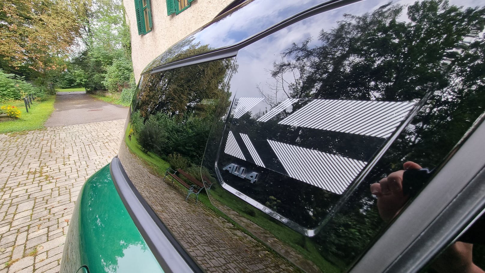 Kaum einer glaubt, dass dieser SUV derartig nach vorne marschiert. Ein echter Sleeper in Straßenverkehr.