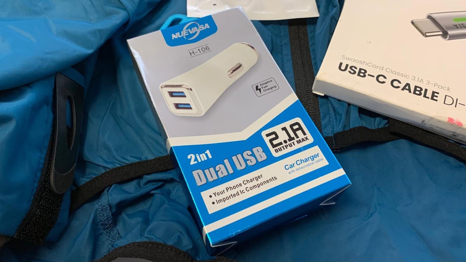 Wieder doppeltes Glück: Ein USB-Adapter fürs Auto war auch dabei. Diese bekommt man für knapp zehn Euro.