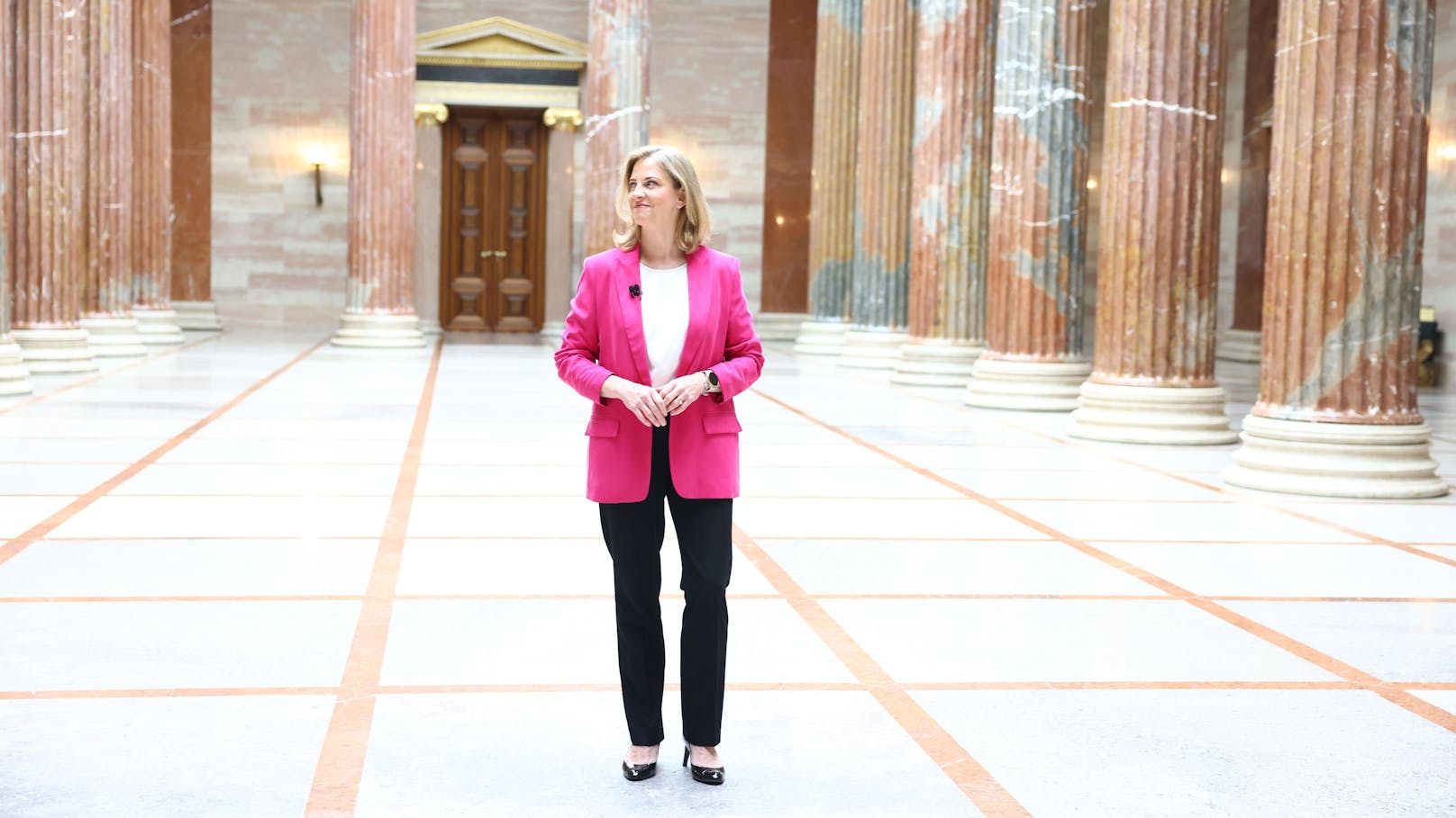 Die NEOS-Spitzenkandidatin im österreichischen Parlament.