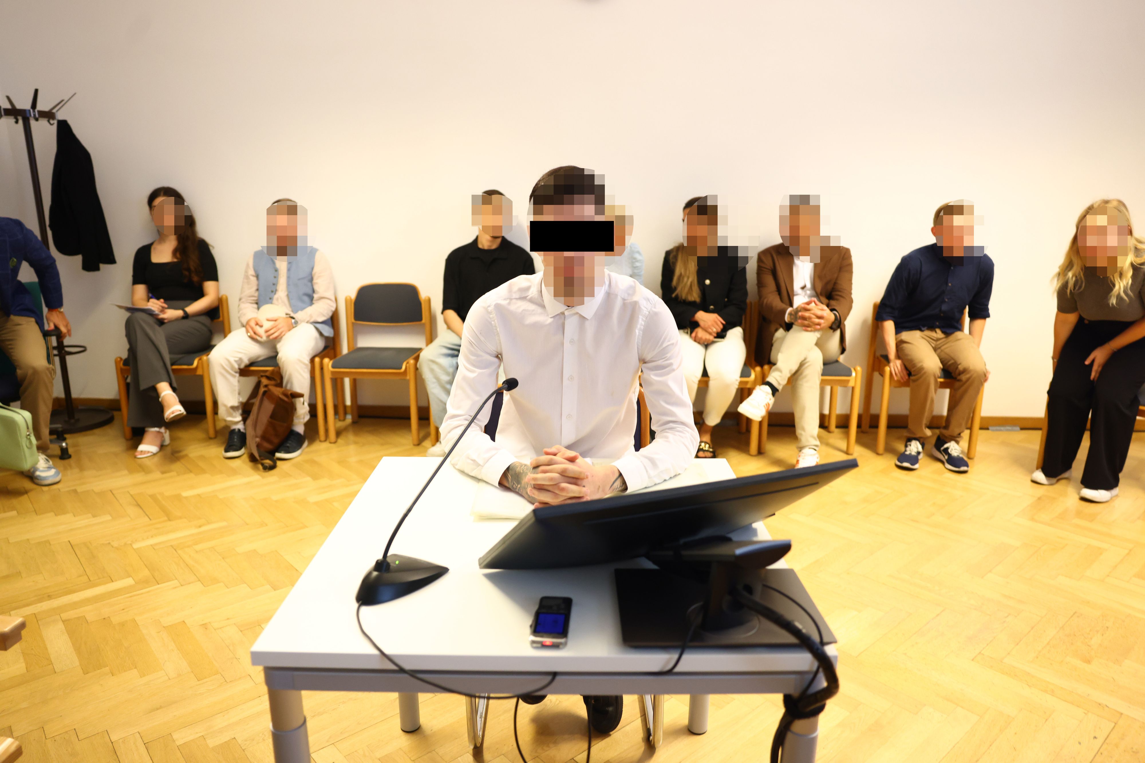 Der angeklagte 17-Jährige stand in Wien vor Gericht – der Vorfall spielte sich in Wr. Neustadt ab.