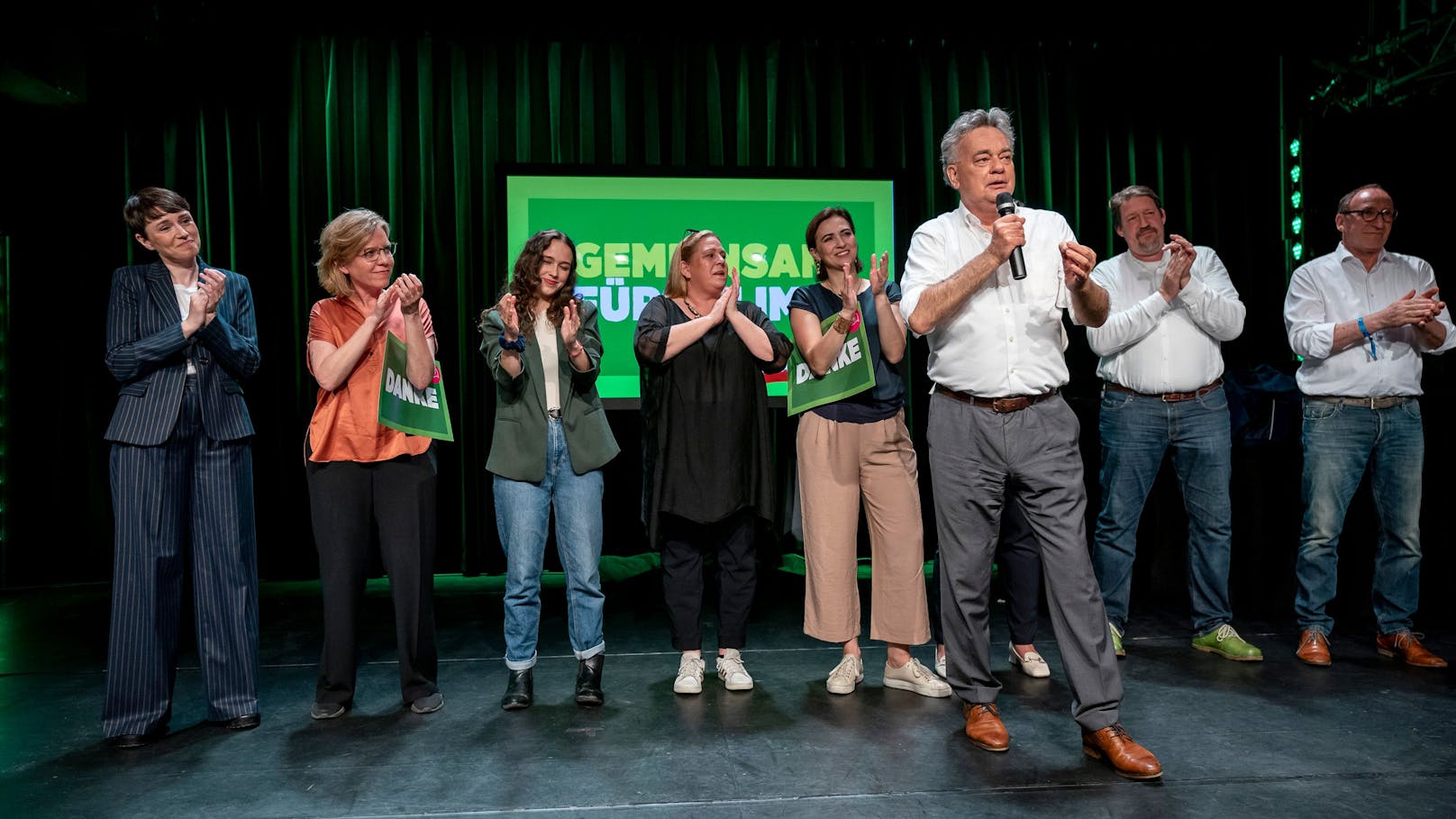 Werner Kogler am Wahlabend der Europa-Wahl mit Spitzenkandidatin Lena Schilling.