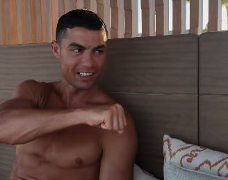 Ronaldo knackt nicht nur auf dem Fußballfeld regelmäßig Rekorde, schafft das auch entspannt von daheim aus.