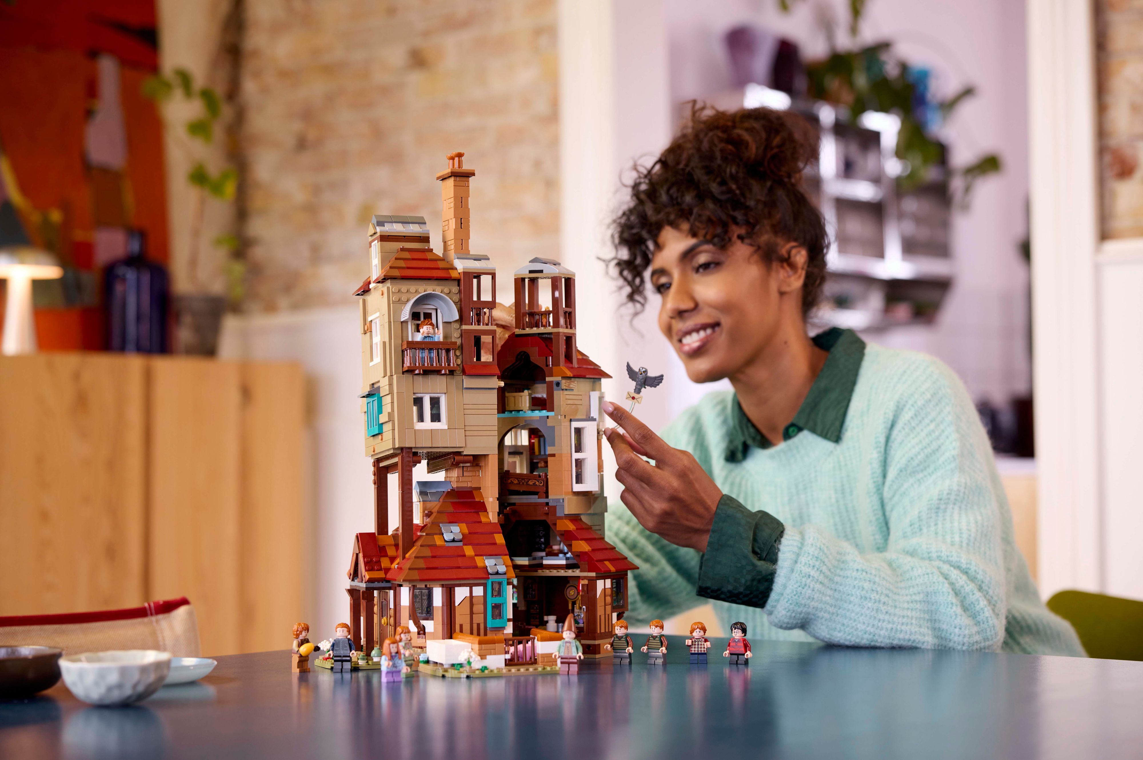 Die LEGO-Gruppe stellt das legendäre Zuhause der Familie Weasley vor – LEGO Harry Potter Der Fuchsbau.