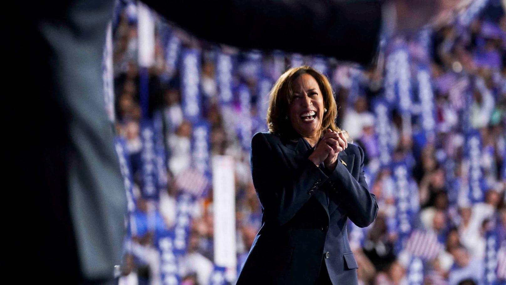 Kamala Harris am Parteitag der Demokraten im August 2024.