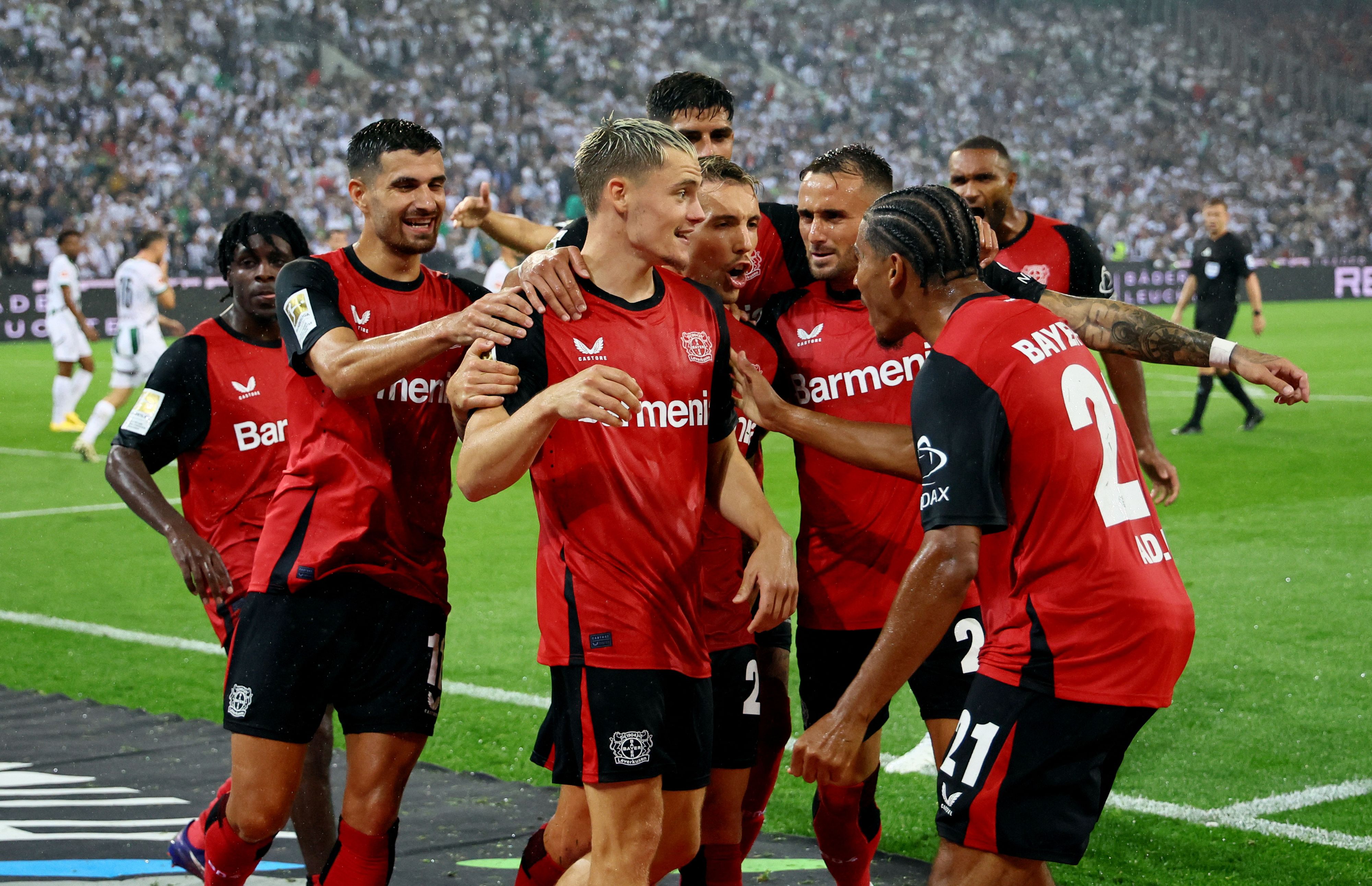 Bayer Leverkusen startet mit einem späten 3:2-Erfolg gegen Gladbach. 