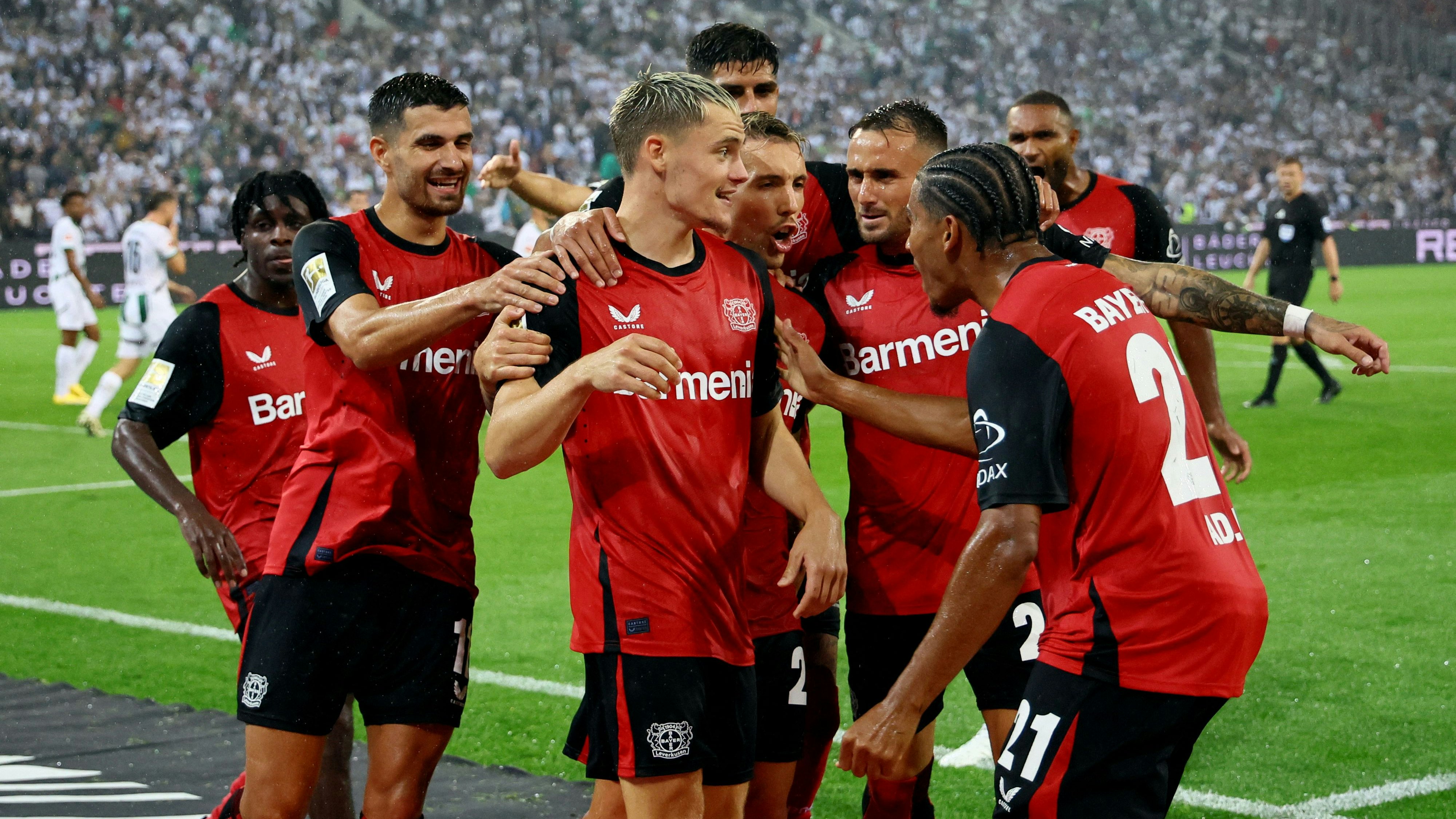 Bayer Leverkusen startet mit einem späten 3:2-Erfolg gegen Gladbach. 