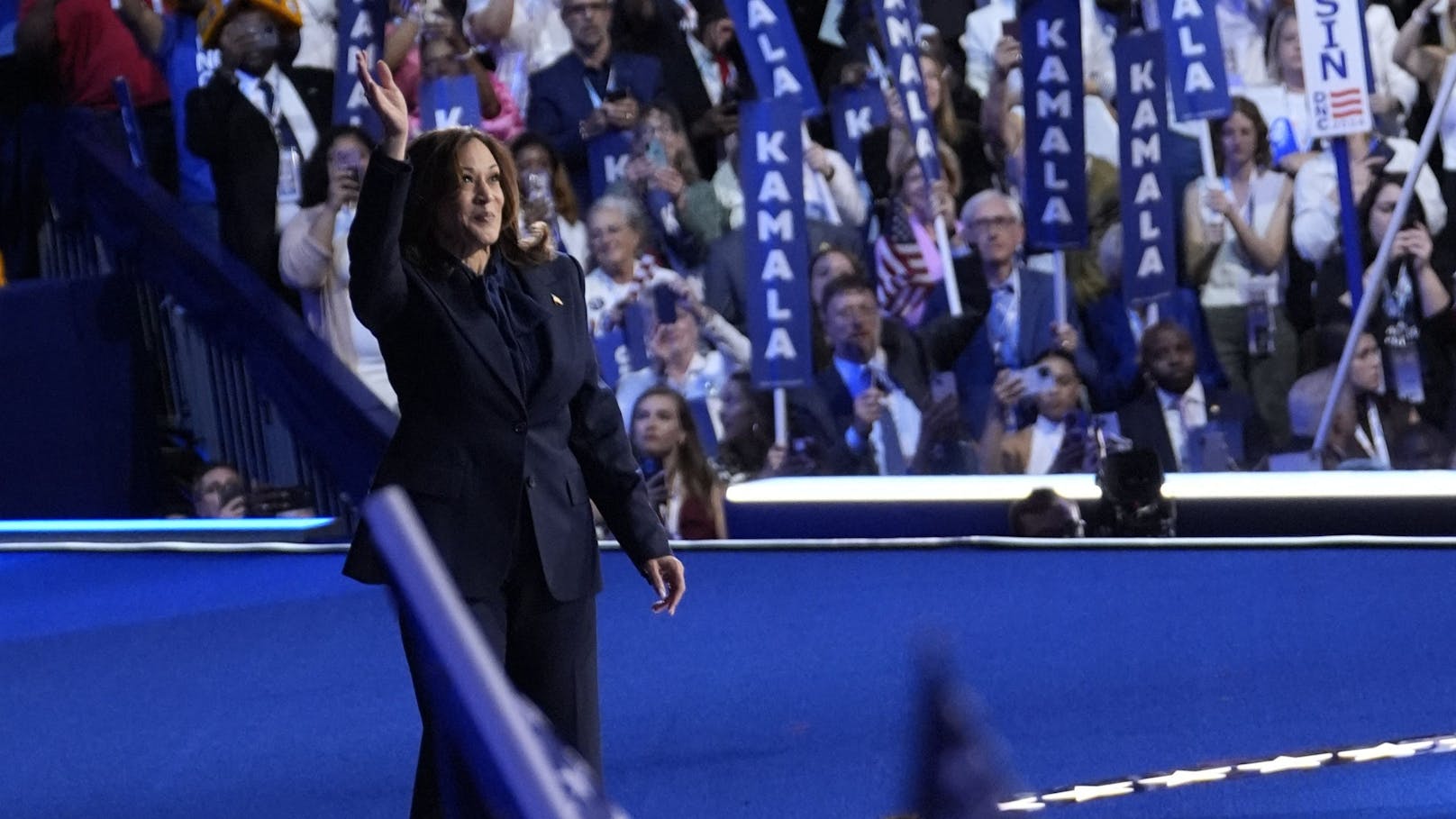 Kamala Harris am Parteitag der Demokraten im August 2024.