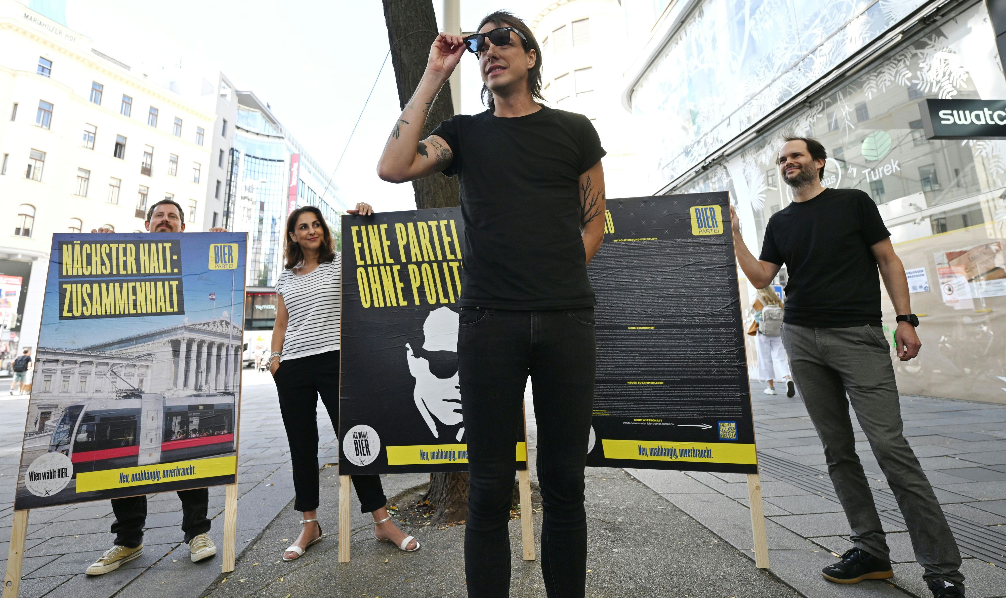 Dominik Wlazny will bei den diesjährigen Nationalratswahlen als Spitzenkandidat seiner Bierpartei den Sprung in den Nationalrat schaffen.