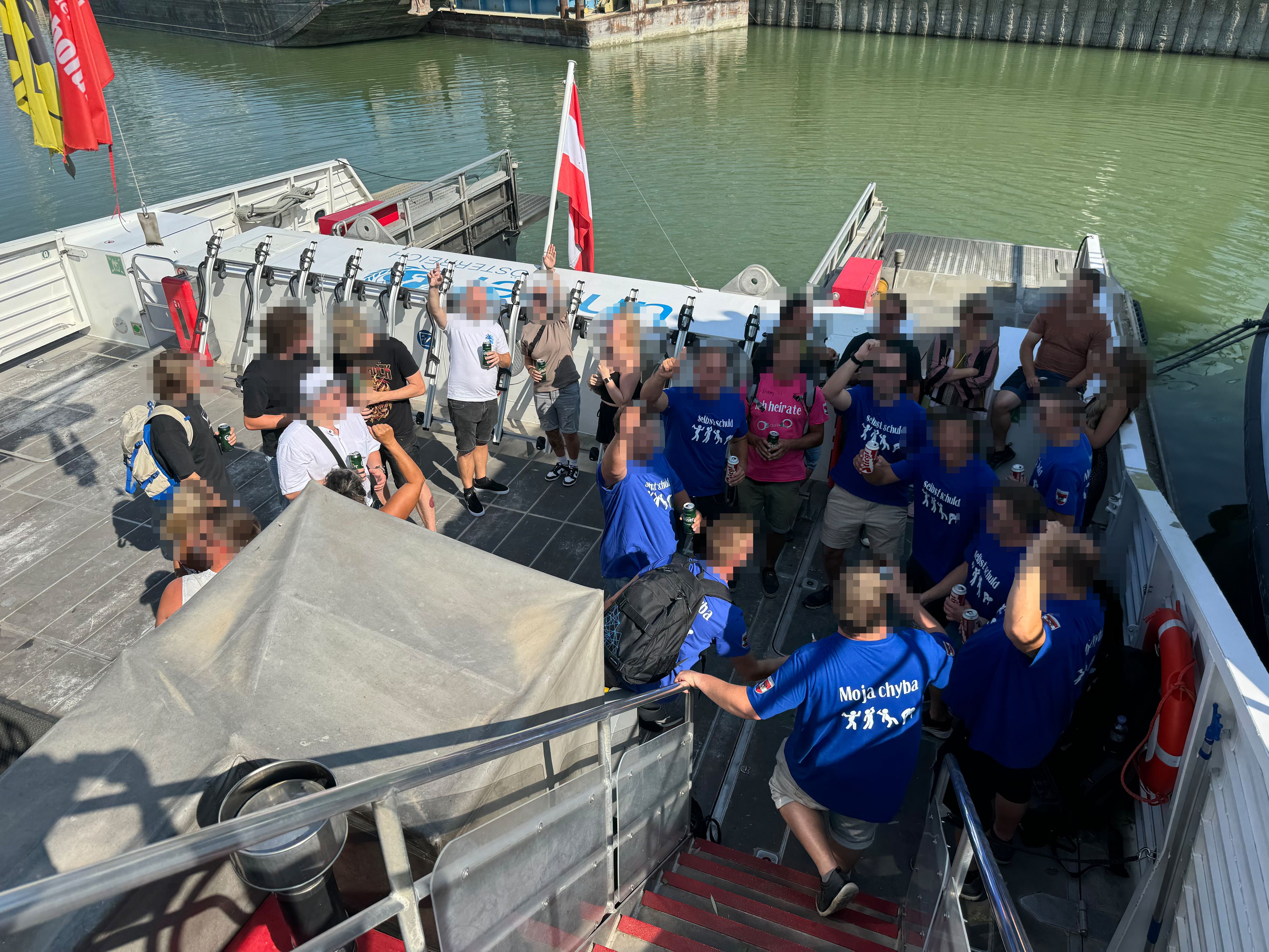 Trotz kaputtem Schiff waren die Passagiere bester Laune.