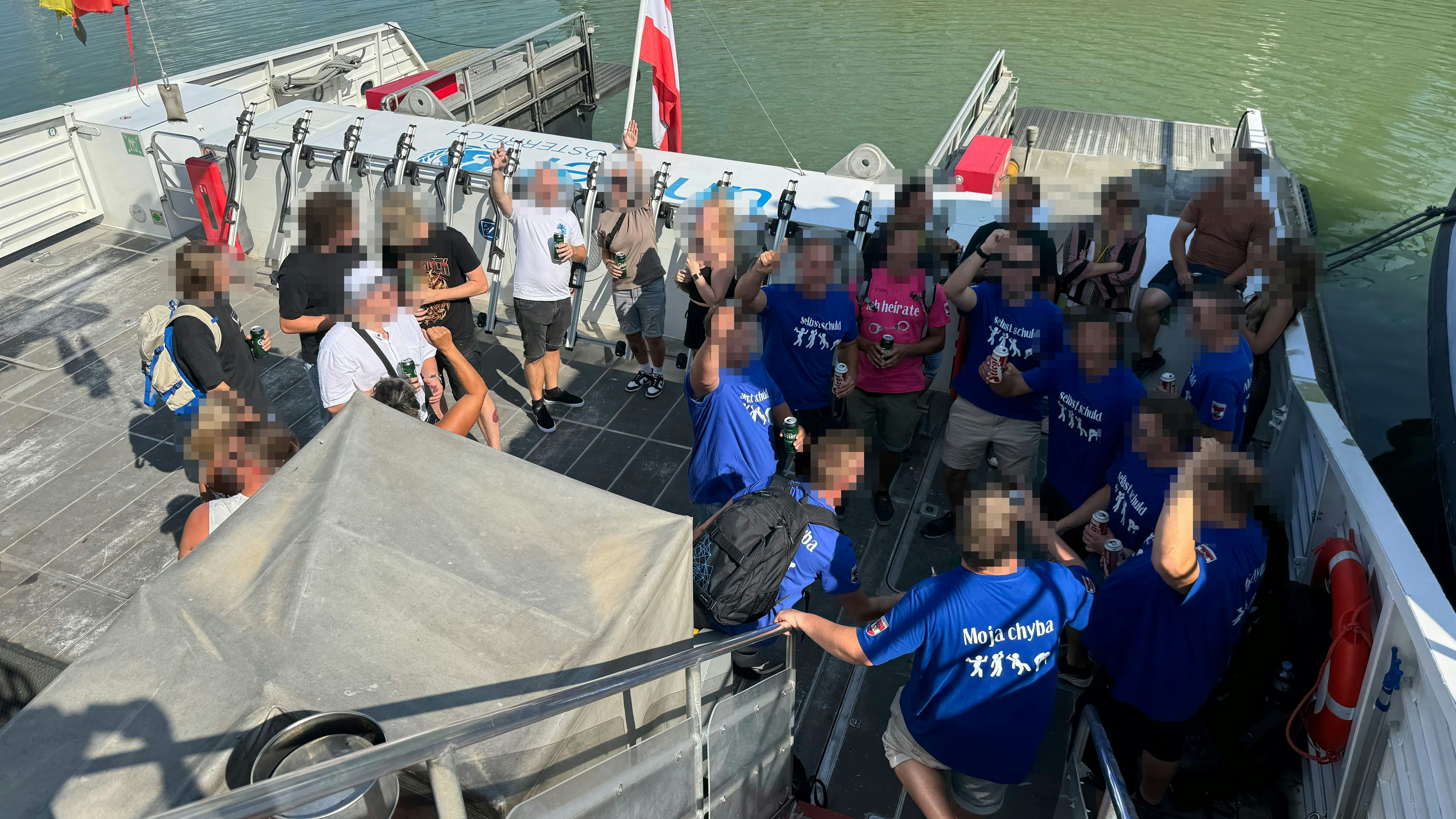 Schiff verunglückt, doch Polter-Zug sorgt für Ekstase