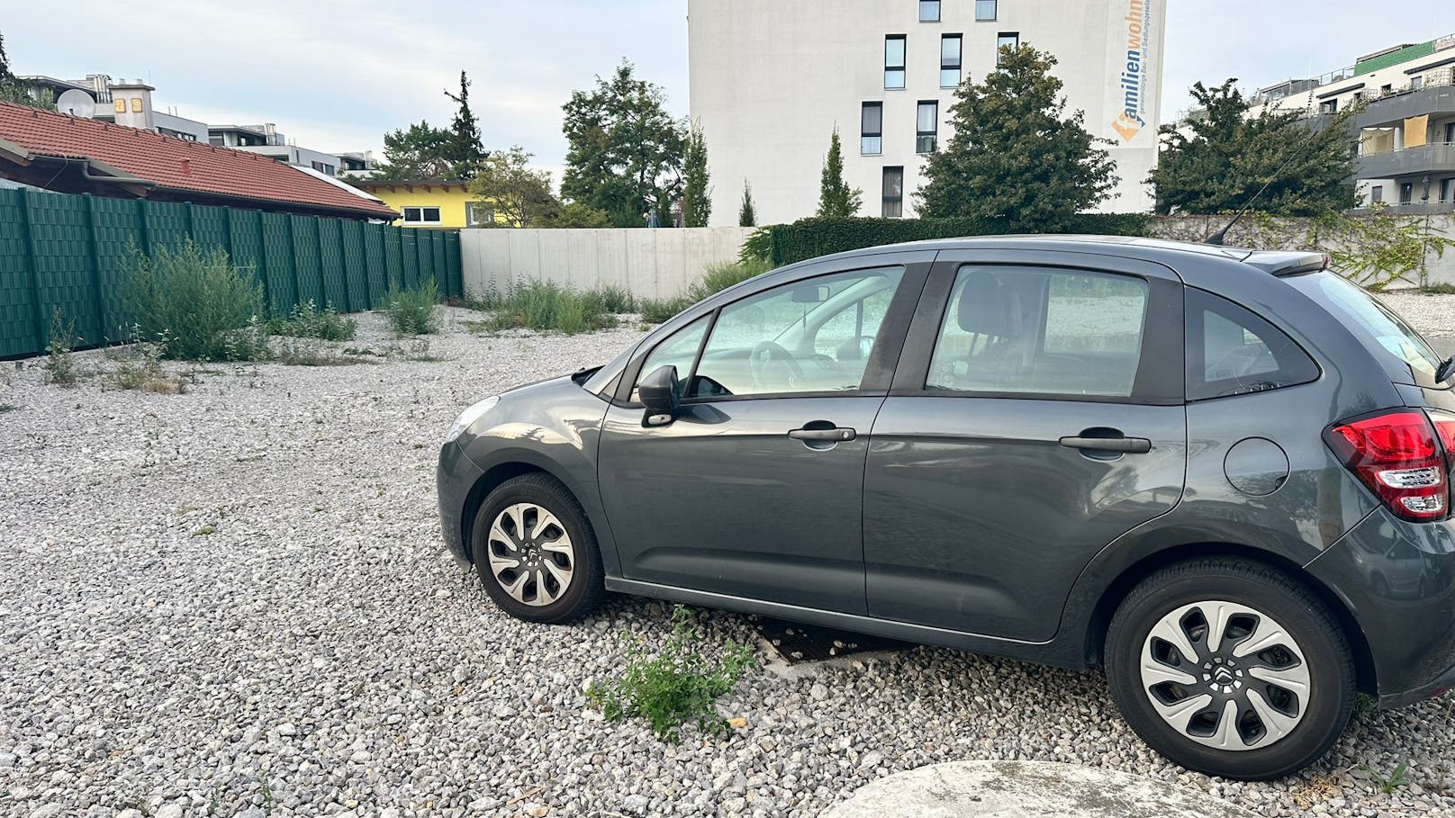 In diesem Auto befindet sich nämlich eine Kamera,...