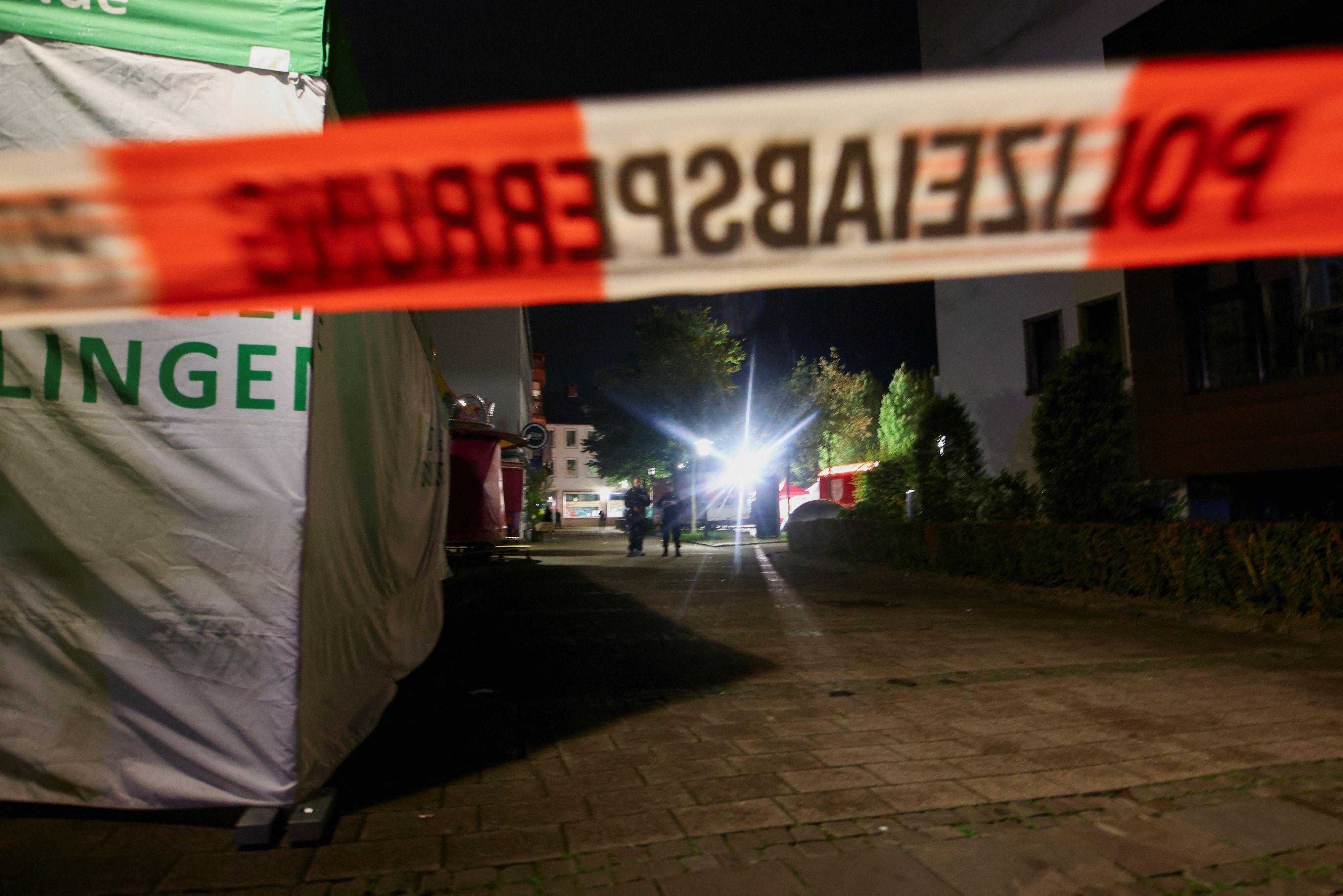 Am Freitag (23.08.2024) kam es bei einem Stadtfest im deutschen Solingen zu einem blutigen Messer-Anschlag. Drei Personen wurden getötet. 