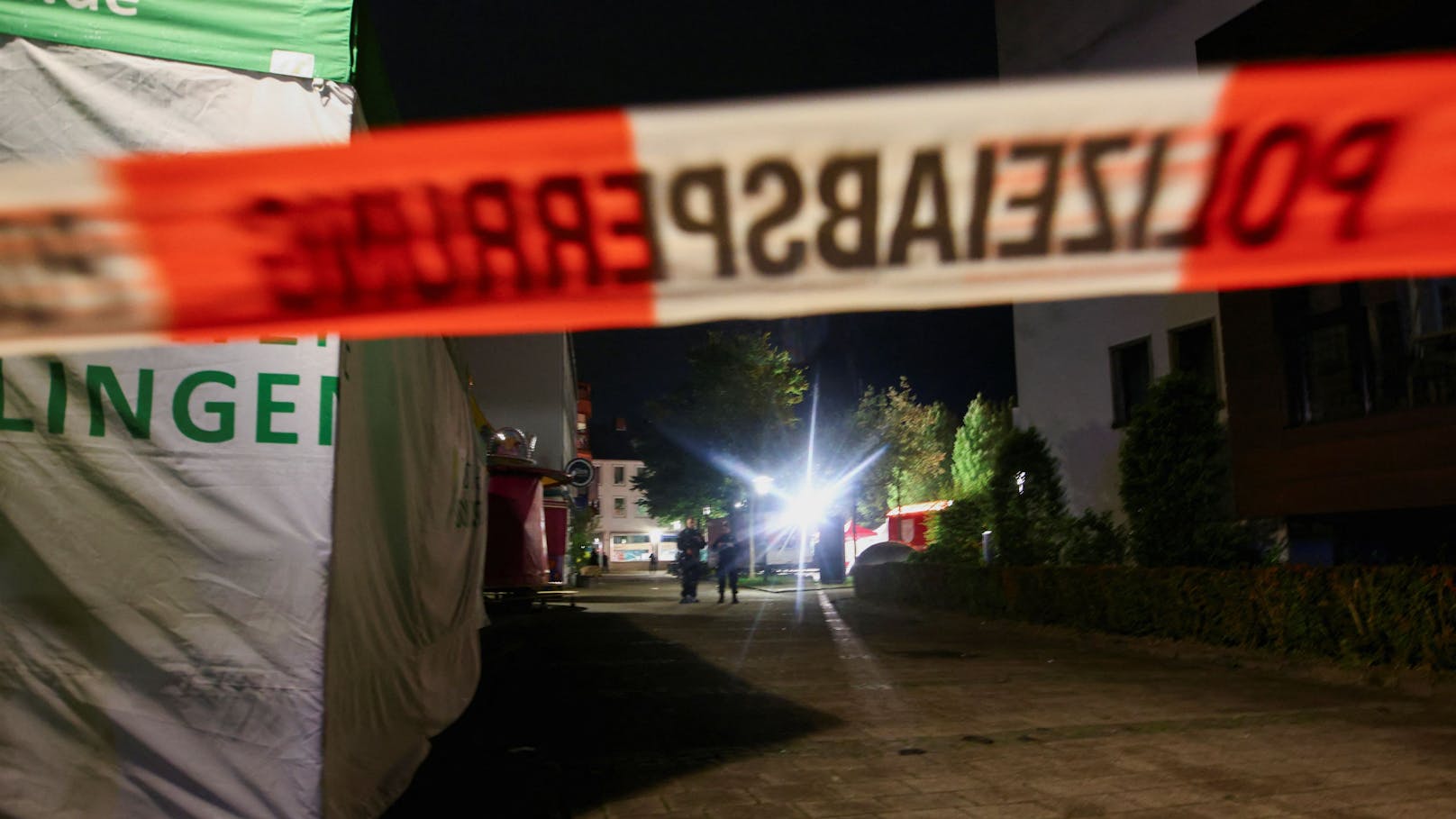 Am Freitag (23.08.2024) kam es bei einem Stadtfest im deutschen Solingen zu einem blutigen Messer-Anschlag. Drei Personen wurden getötet. 