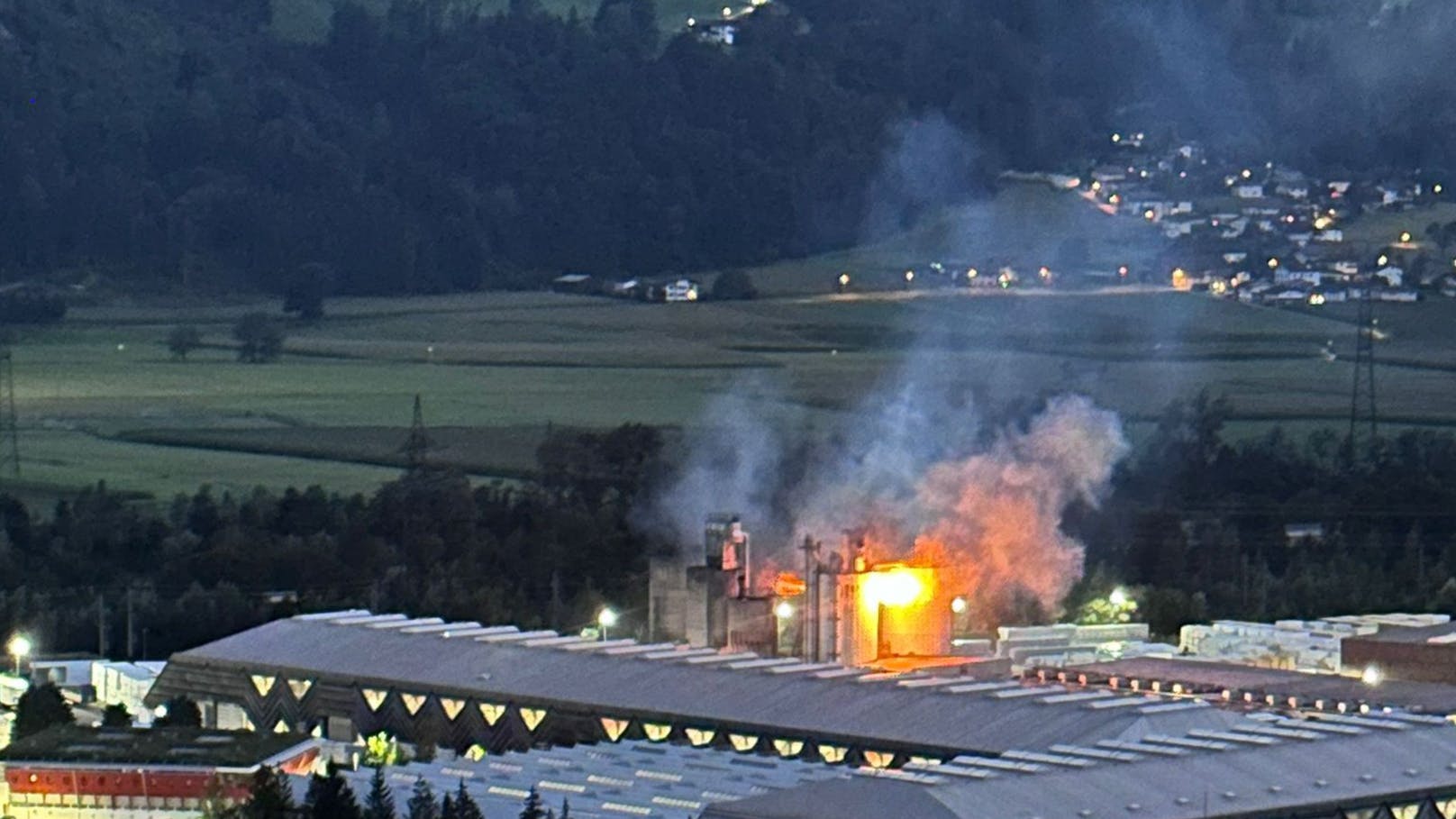 Staubexplosion – Löscharbeiten dauern "mehrere Tage"