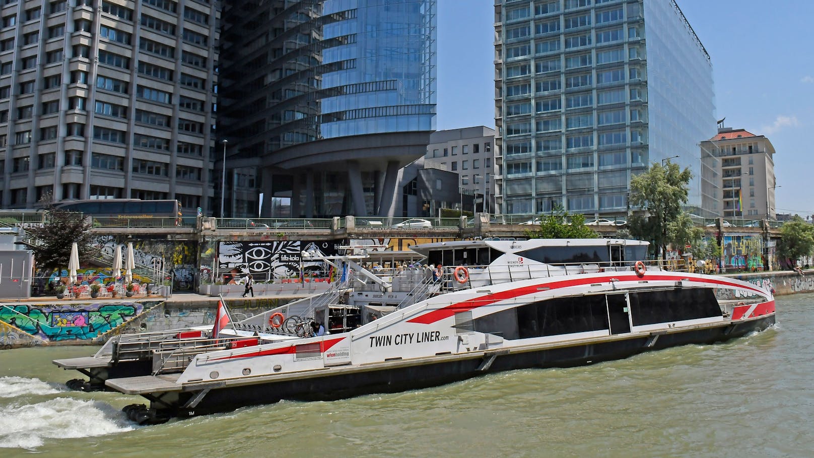 Betreiber von Twin-City-Liner: "Niedriger Wellenschlag"