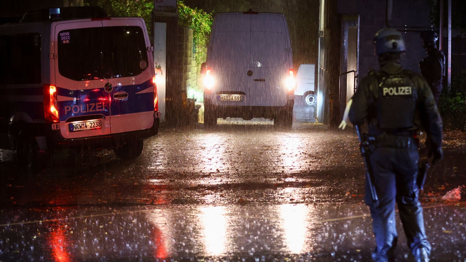 Am späten Samstagabend kam es in einer Asylunterkunft zu einer Razzia. 