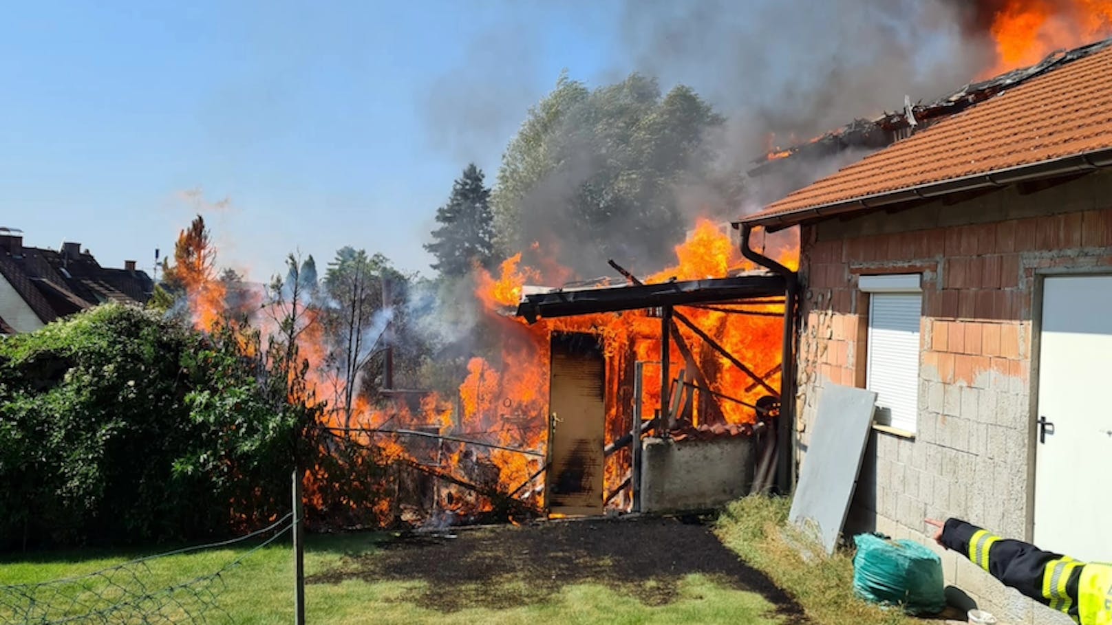 Großeinsatz in NÖ: Scheune stand in Vollbrand