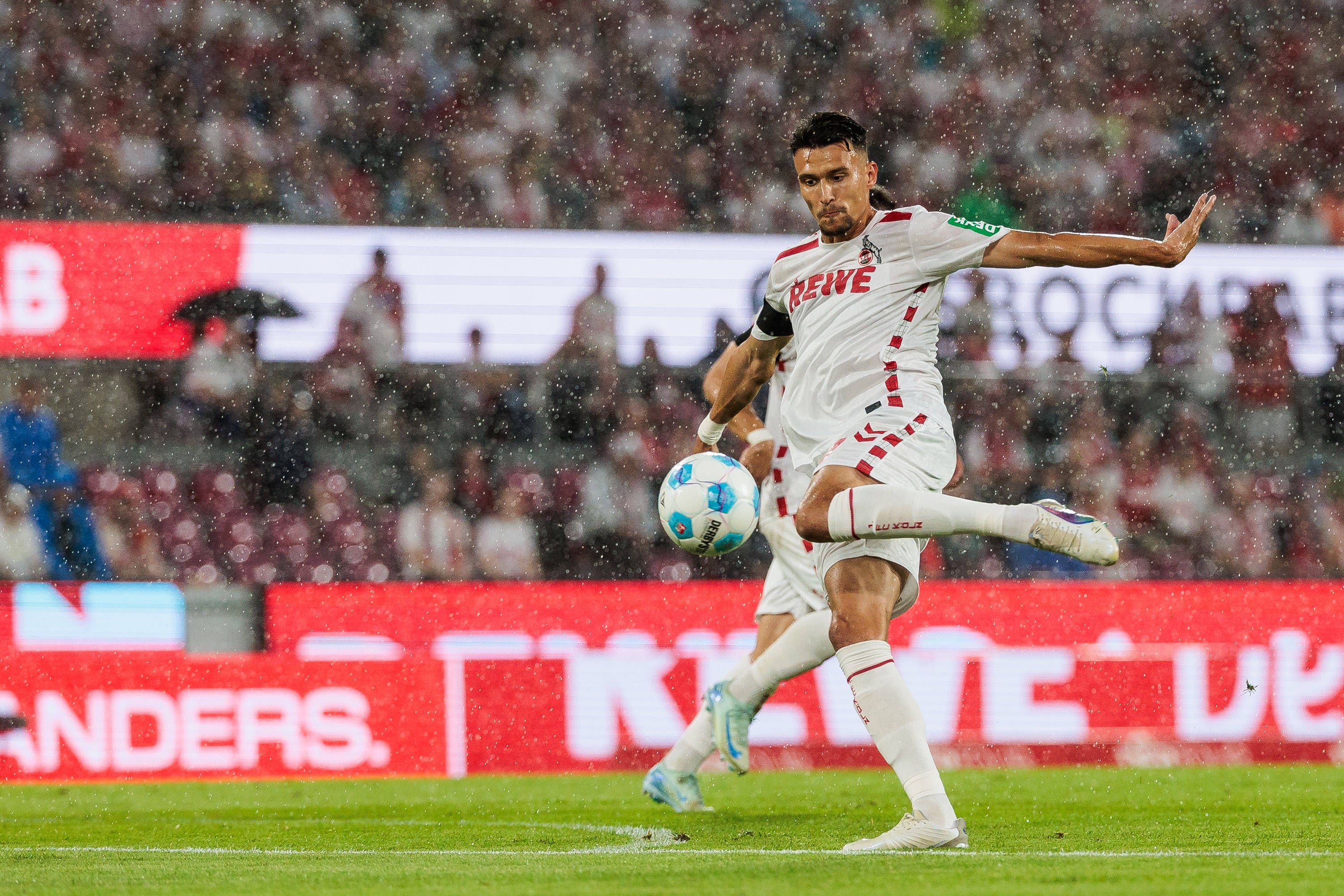 Dejan Ljubicic schießt Köln zum Sieg.