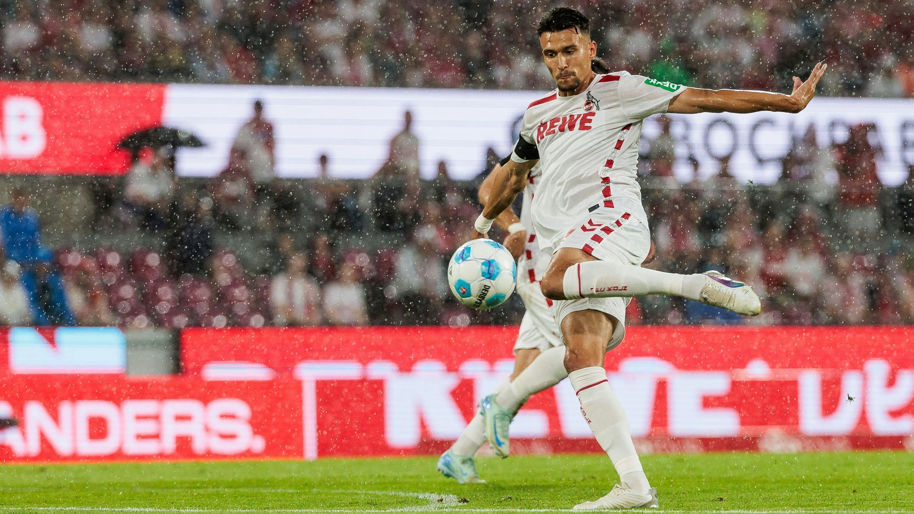 Dejan Ljubicic schießt Köln zum Sieg.